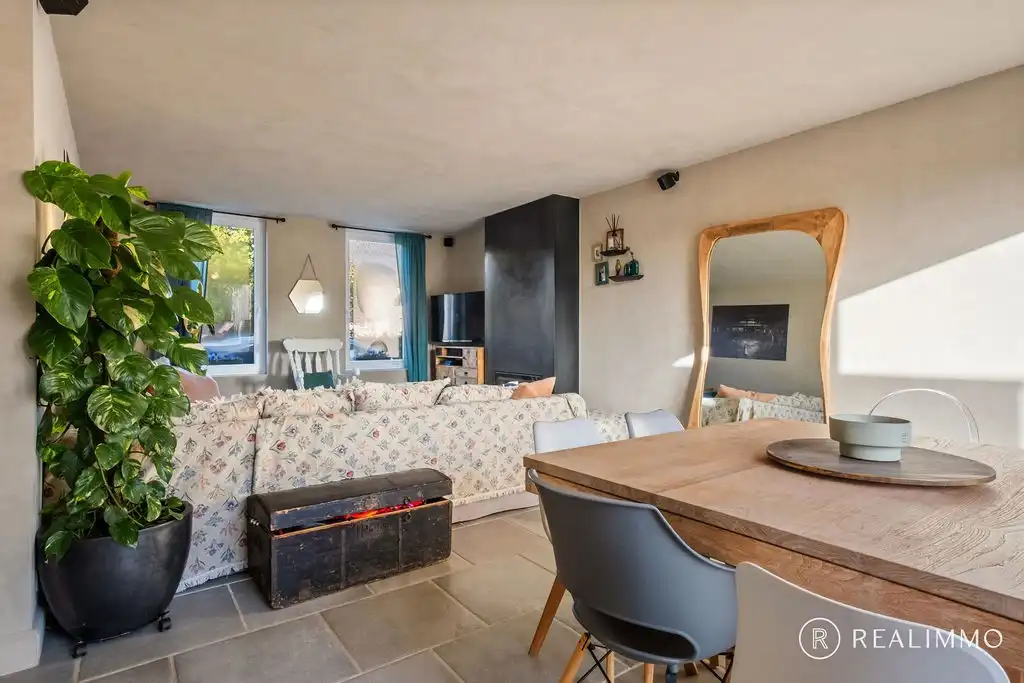 Stijlvol gerenoveerde woning met loods aan de voet van de Kluis! foto 6