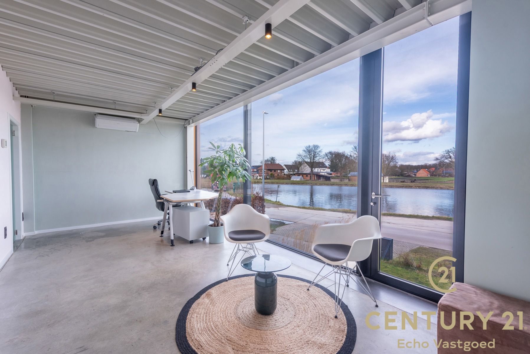 Unieke energiezuinige Loft-Stijl villa aan het water foto 16