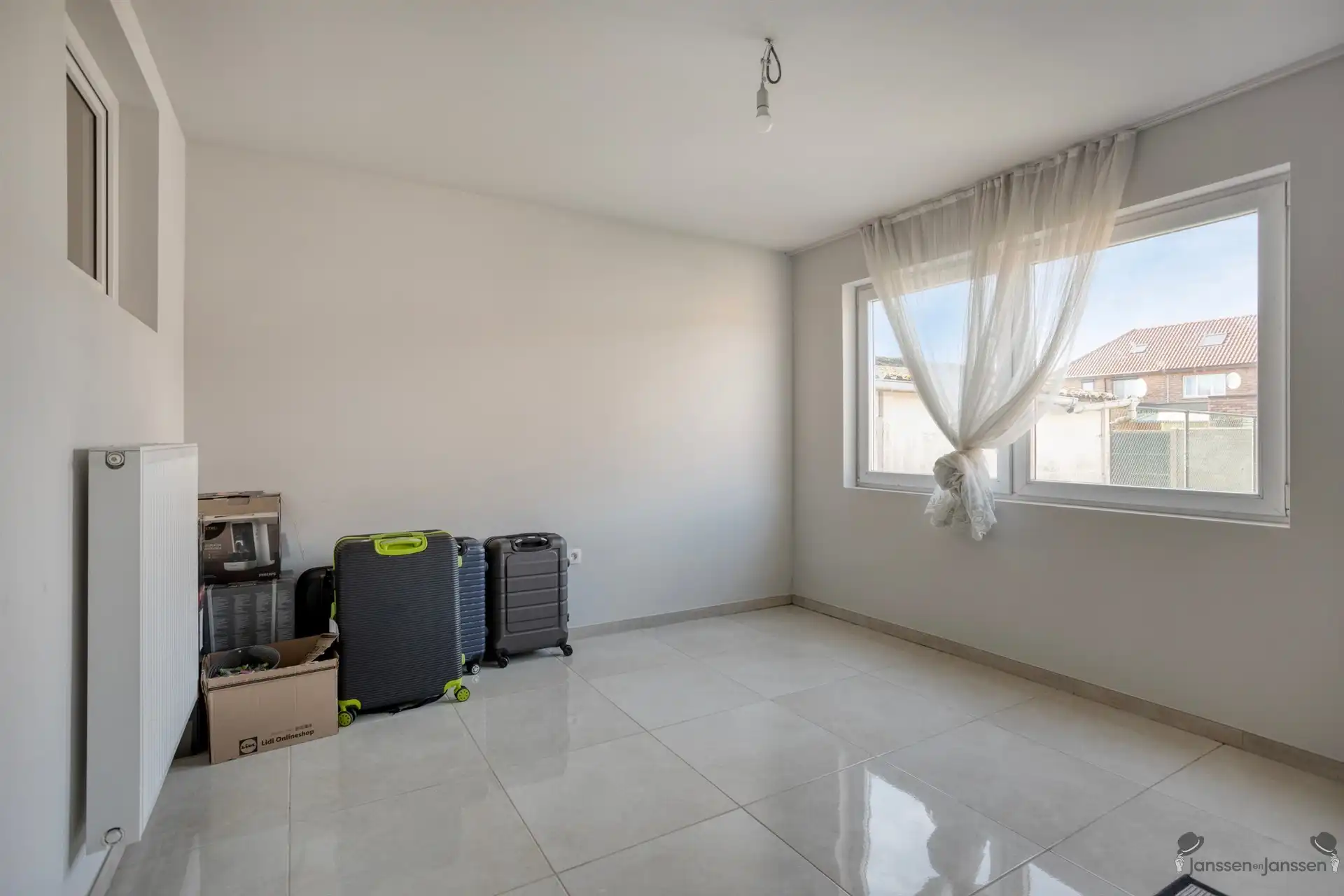 Volledig gerenoveerde HOB op topligging aan rustig pleintje te Genk foto 12