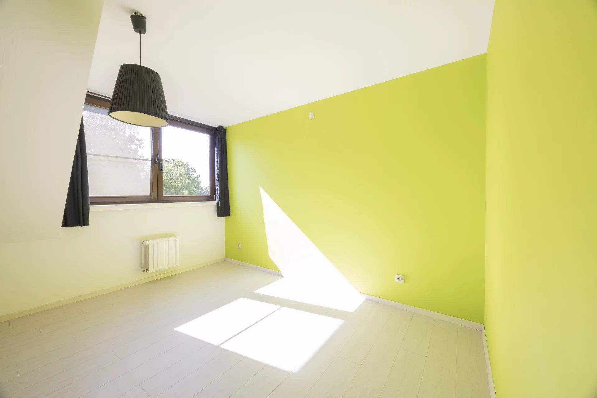 Ruim appartement met 4 slaapkamers, groot terras, tuin en garage. foto 27
