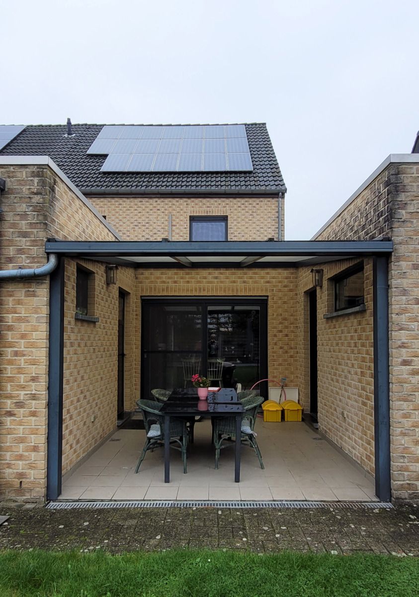 Modern energiezuinige halfopen huis met 4 slaapkamers, voor- en achtertuin in een kindvriendelijke buurt, biedt de perfecte combinatie van rust, veiligheid en kortbij het centrum foto 8