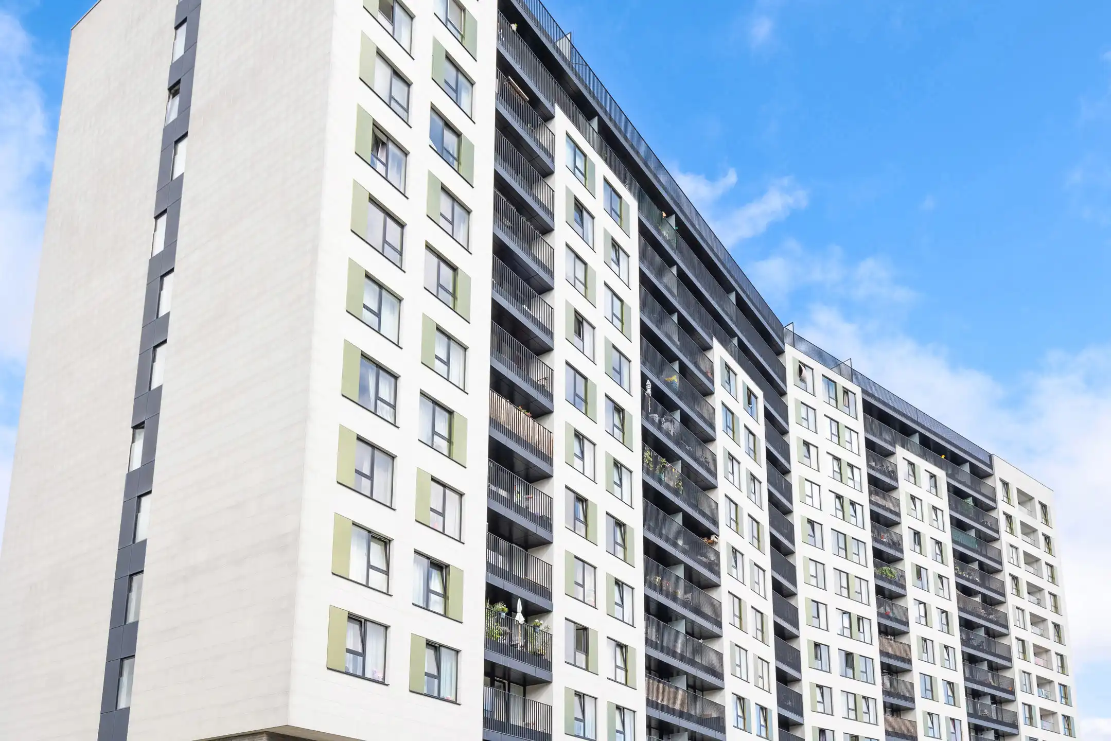 Mooi ongemeubileerd appartement met 1 slaapkamer foto {{pictureIndex}}