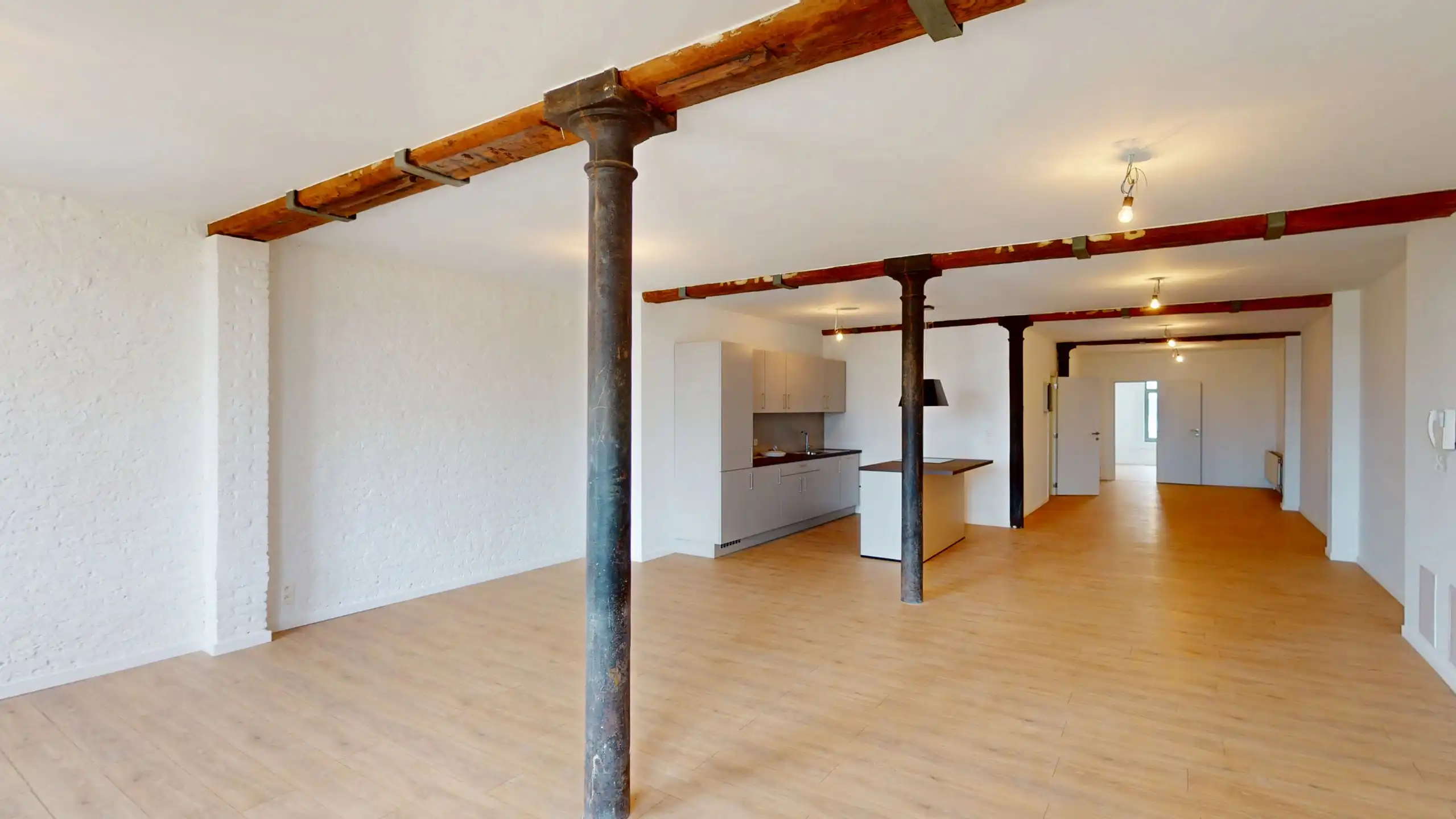 ANTWERPEN - Vernieuwd, ruim appartement met twee slaapkamers foto {{pictureIndex}}