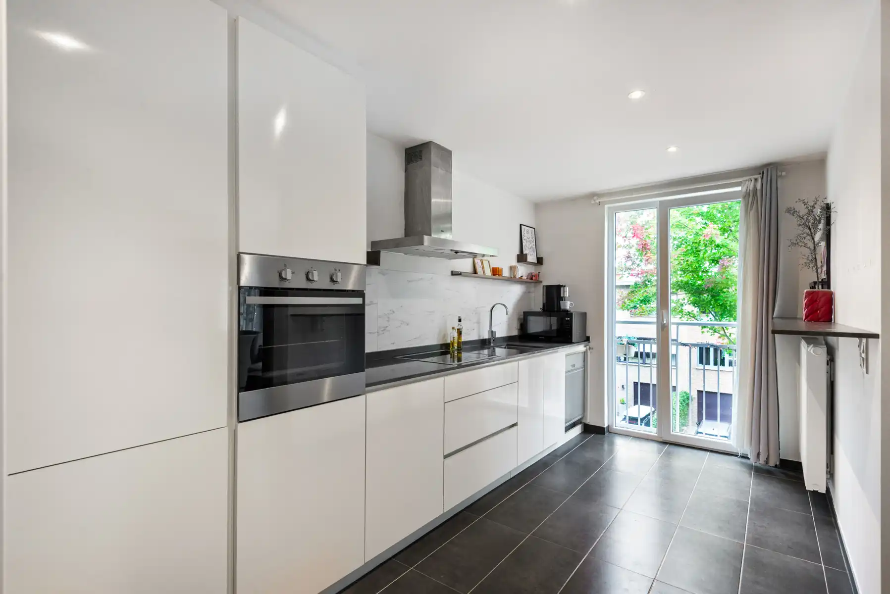 Atypisch ruim appartement met drie slaapkamers foto 14