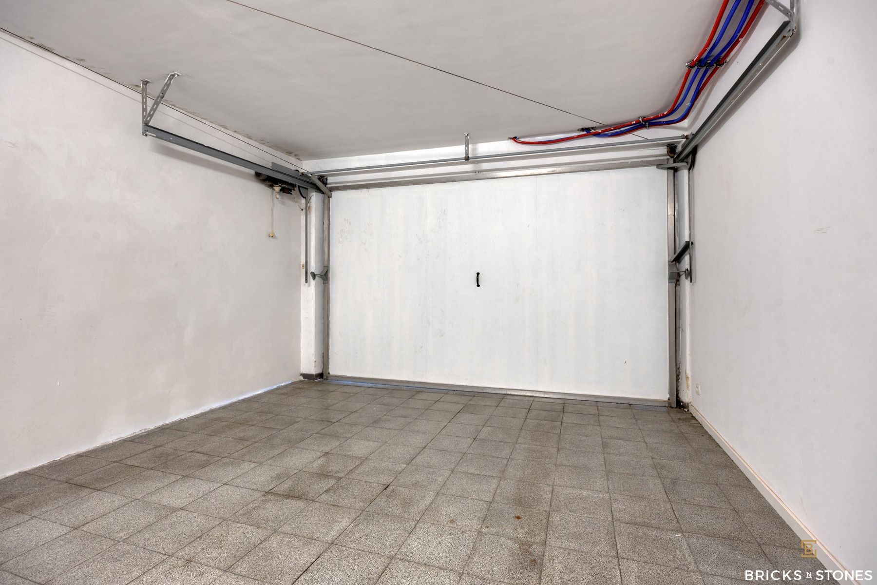 Zeer ruime halfopen bebouwing met praktrijkruimte en prachtige tuin foto 24