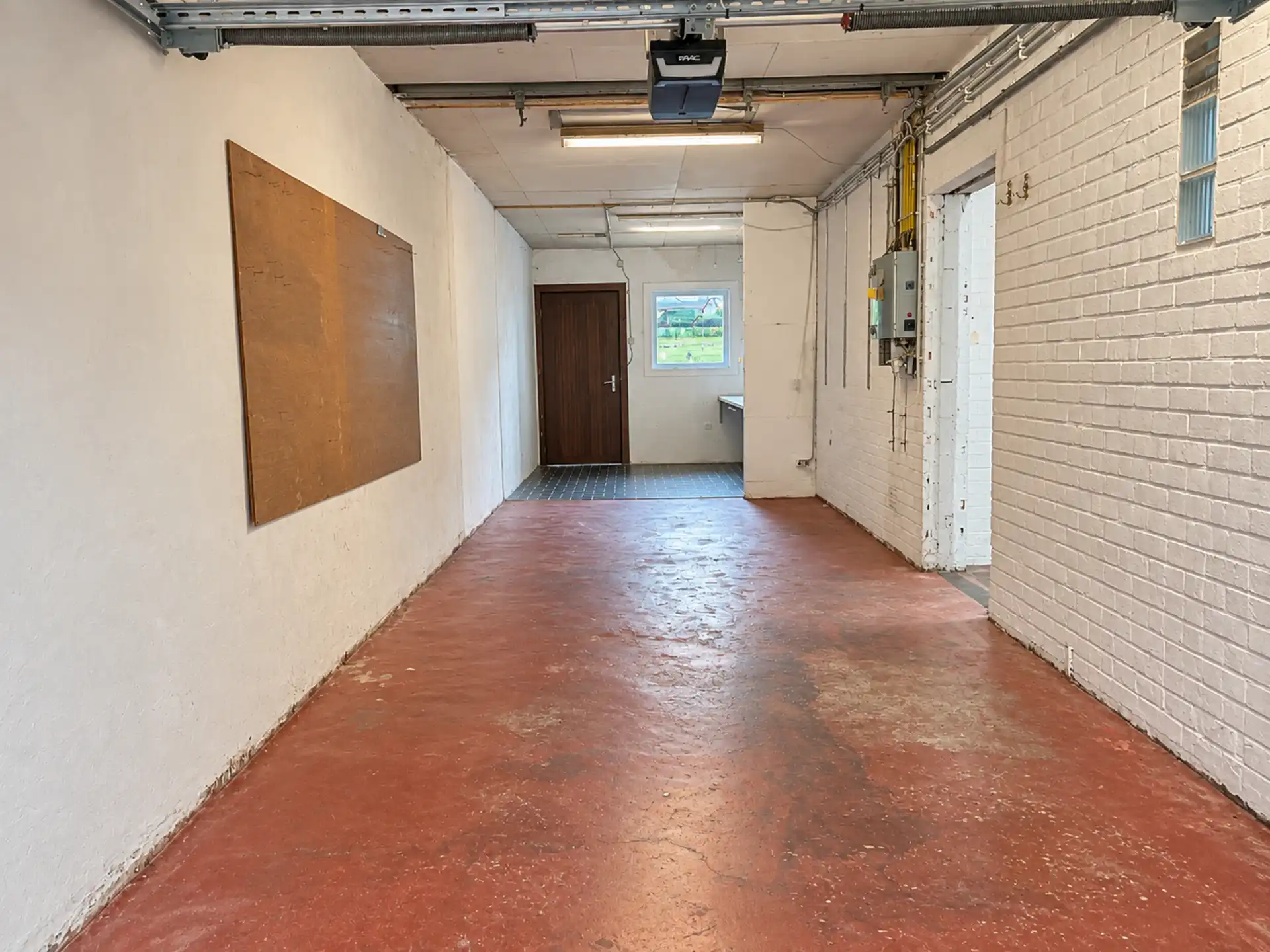 Open bebouwing met twee garages en ruime zolder foto 25