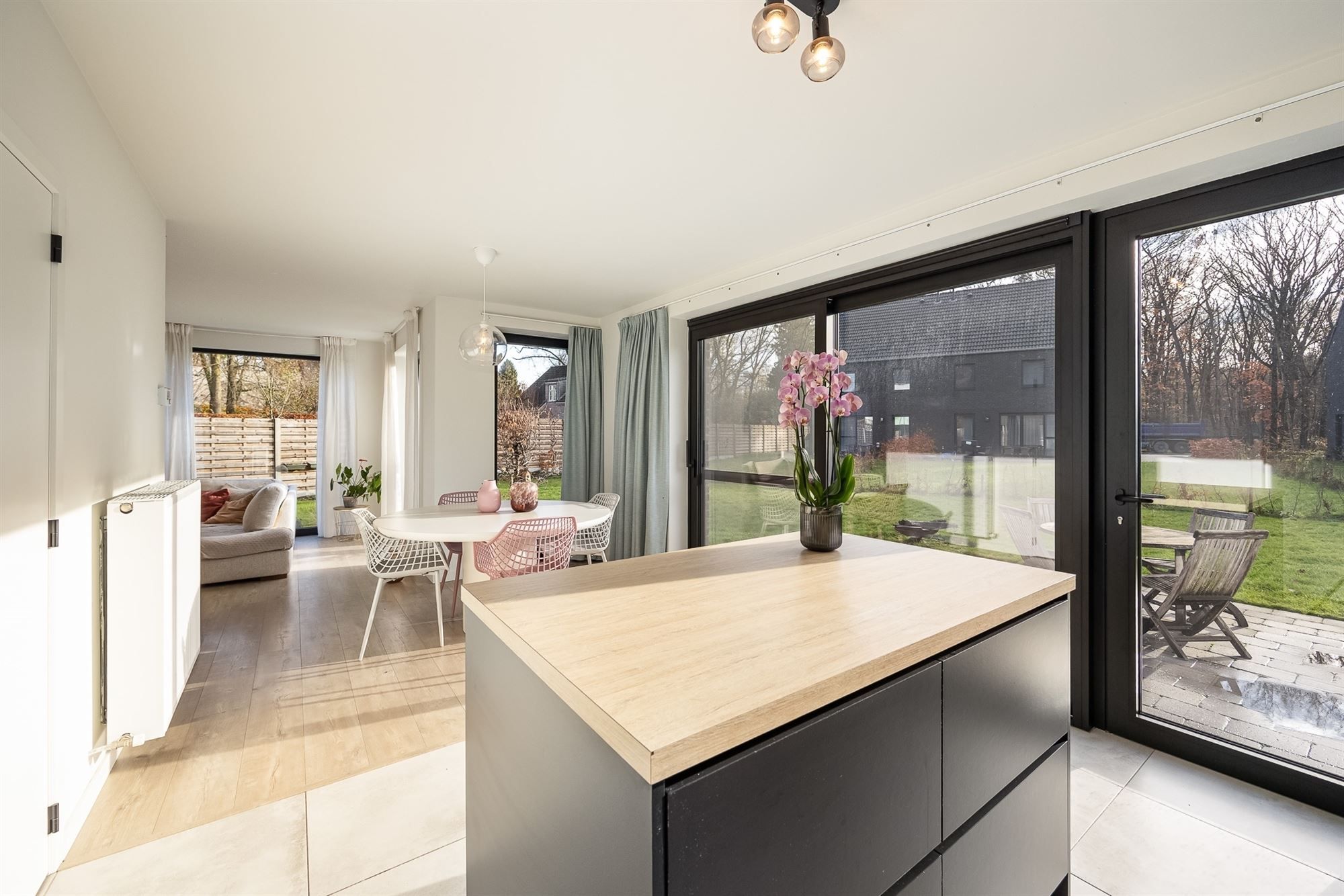 Instapklare woning met 3 slaapkamers en ruime tuin foto 12