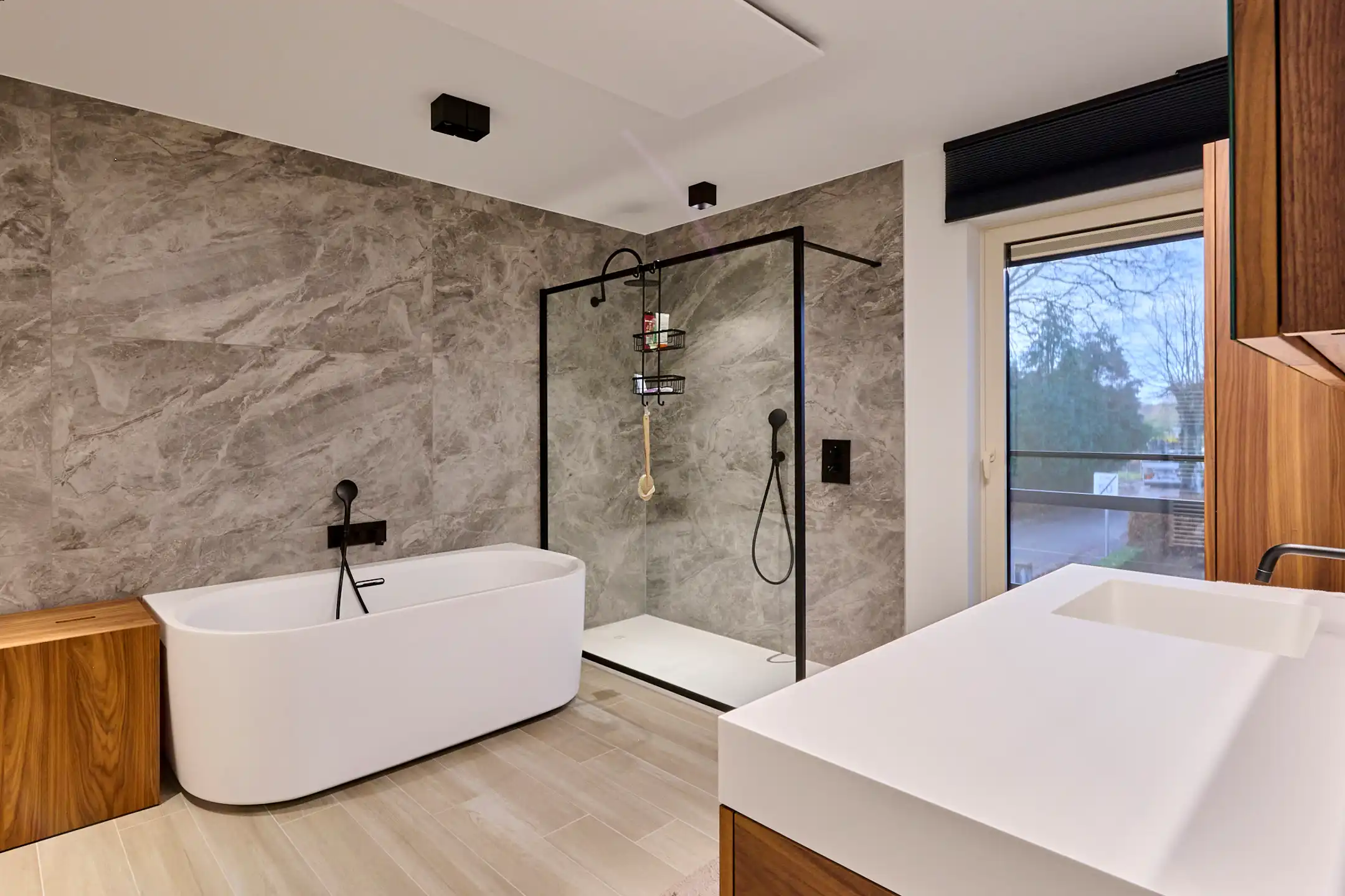 VOLLEDIG VERNIEUWD RUIM EN HOOGWAARDIG AFGEWERKT APPARTEMENT foto 5