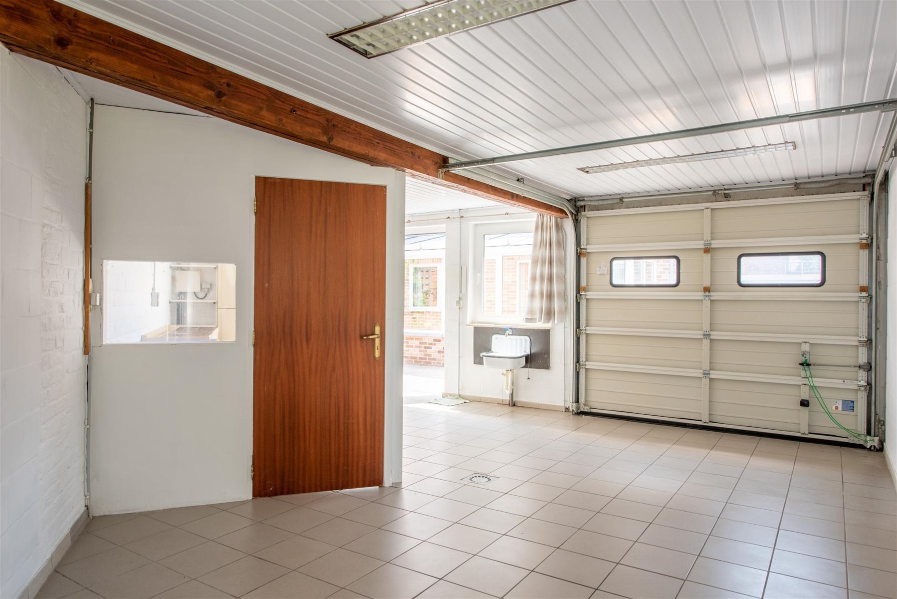 Gelijkvloersappartement met garage foto 13
