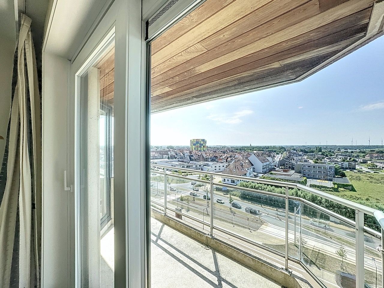 Buitengewoon ruim appartement met frontaal zeezicht en een woonkamer van maar liefst 8,12 m breed! foto 22