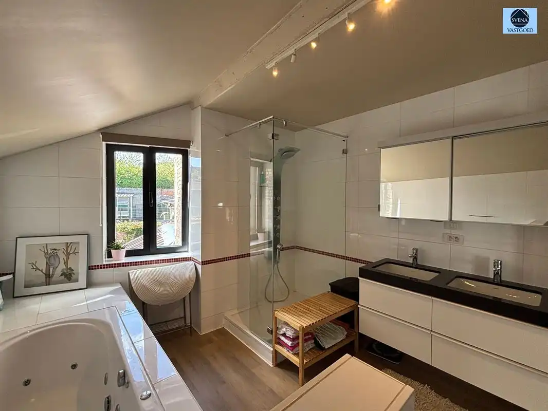 KARAKTERVOLLE GERENOVEERDE WONING MET 4 SLAAPKAMERS foto 12
