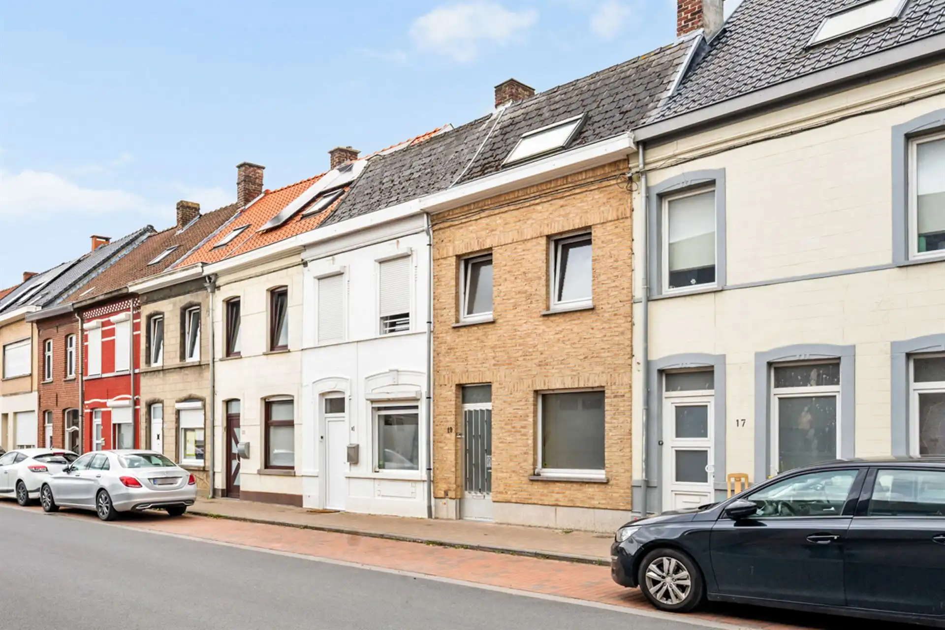 Te renoveren woning met 2 slk! foto 2