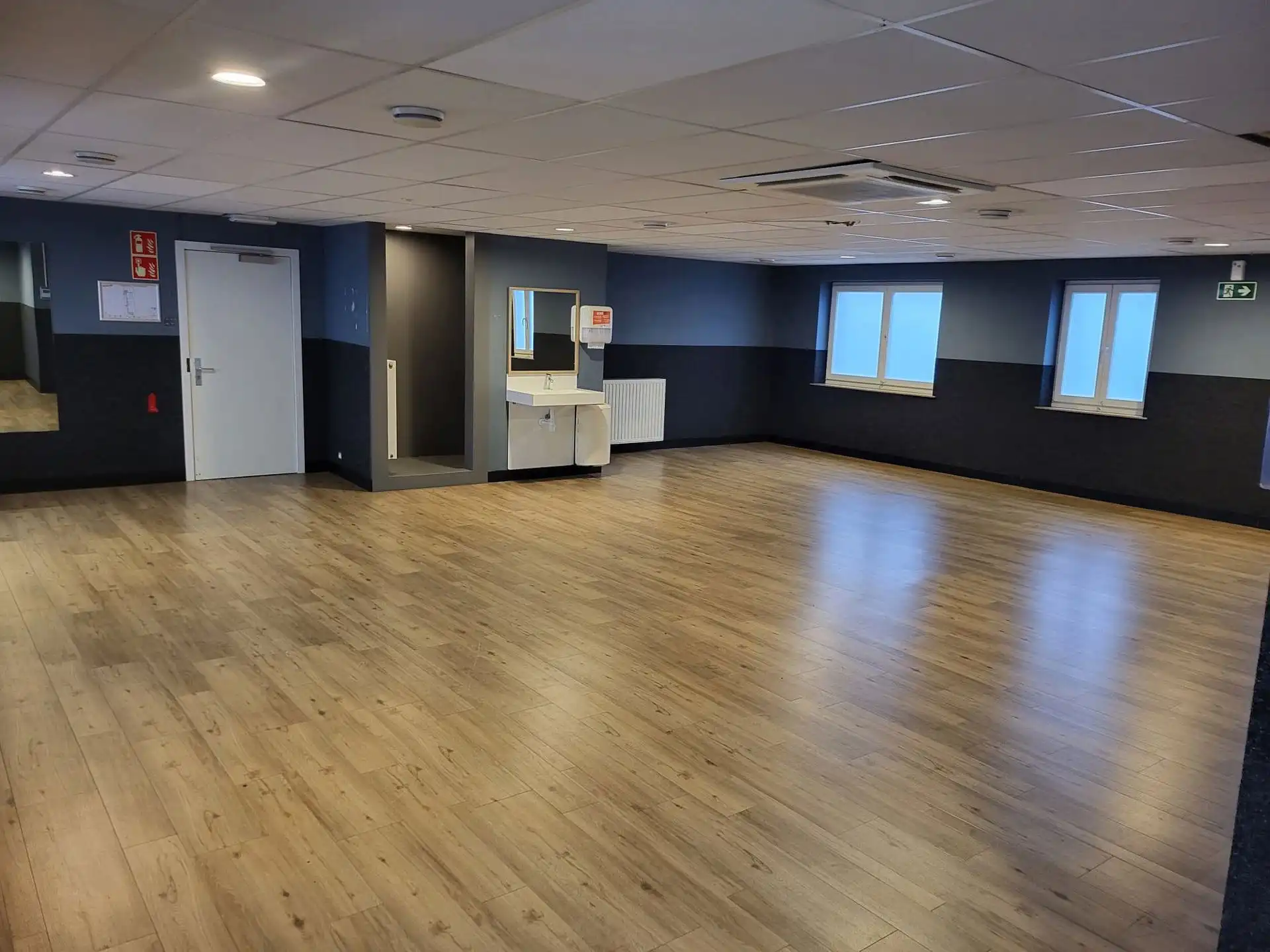TE HUUR: Pand van 1386m² op de Pauwengraaf, Maasmechelen foto 5