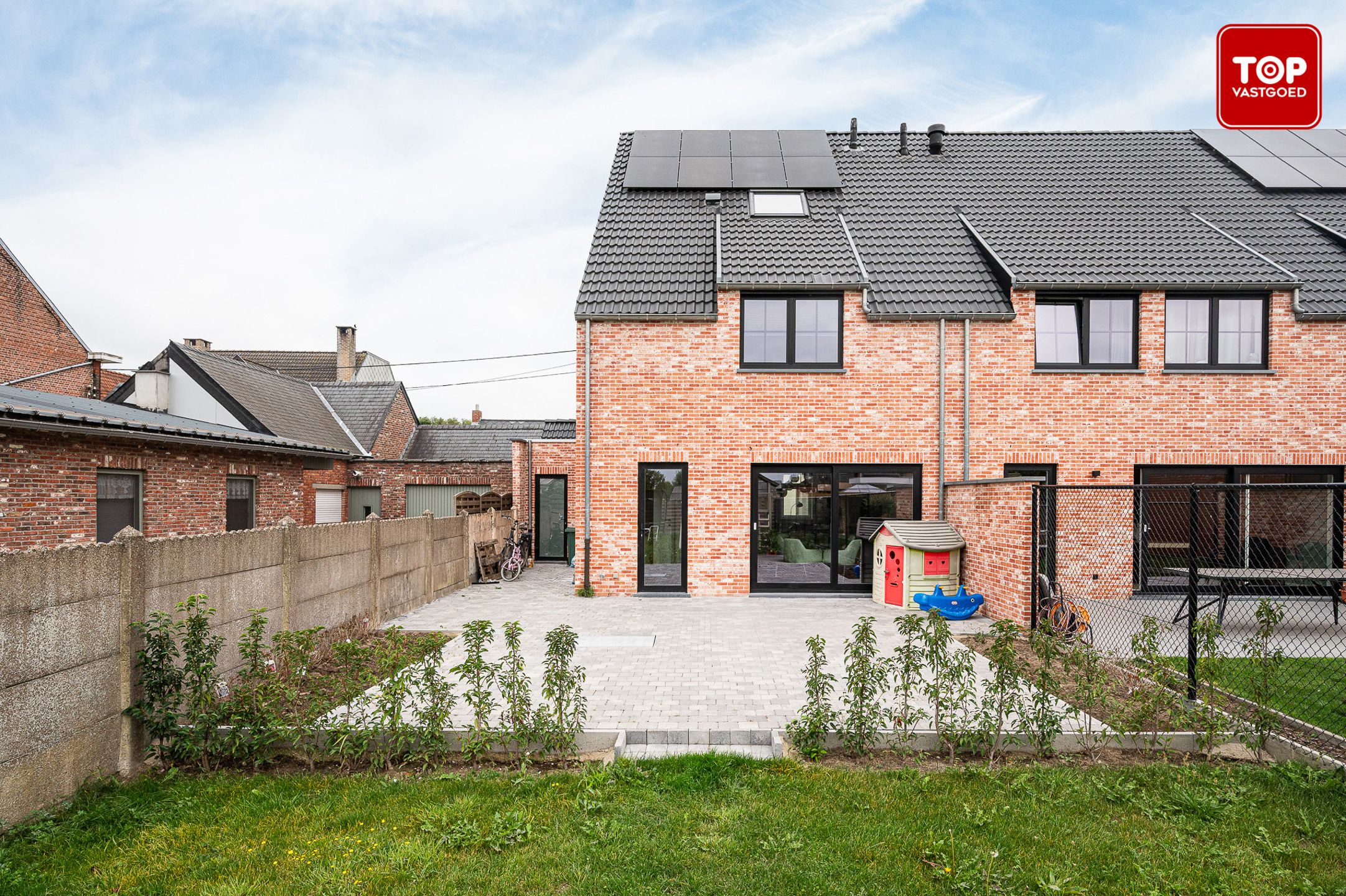 Instapklare BEN-woning met 4 slaapkamers, garage en royale tuin foto {{pictureIndex}}