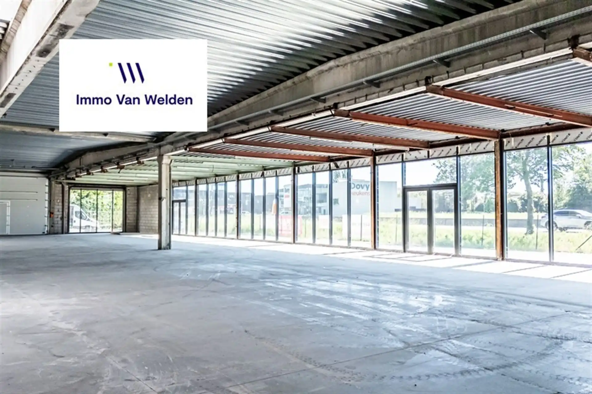 SHOWROOM / BEDRIJFSRUIMTE OP TOPLIGGING LANGS DE N60 foto 5