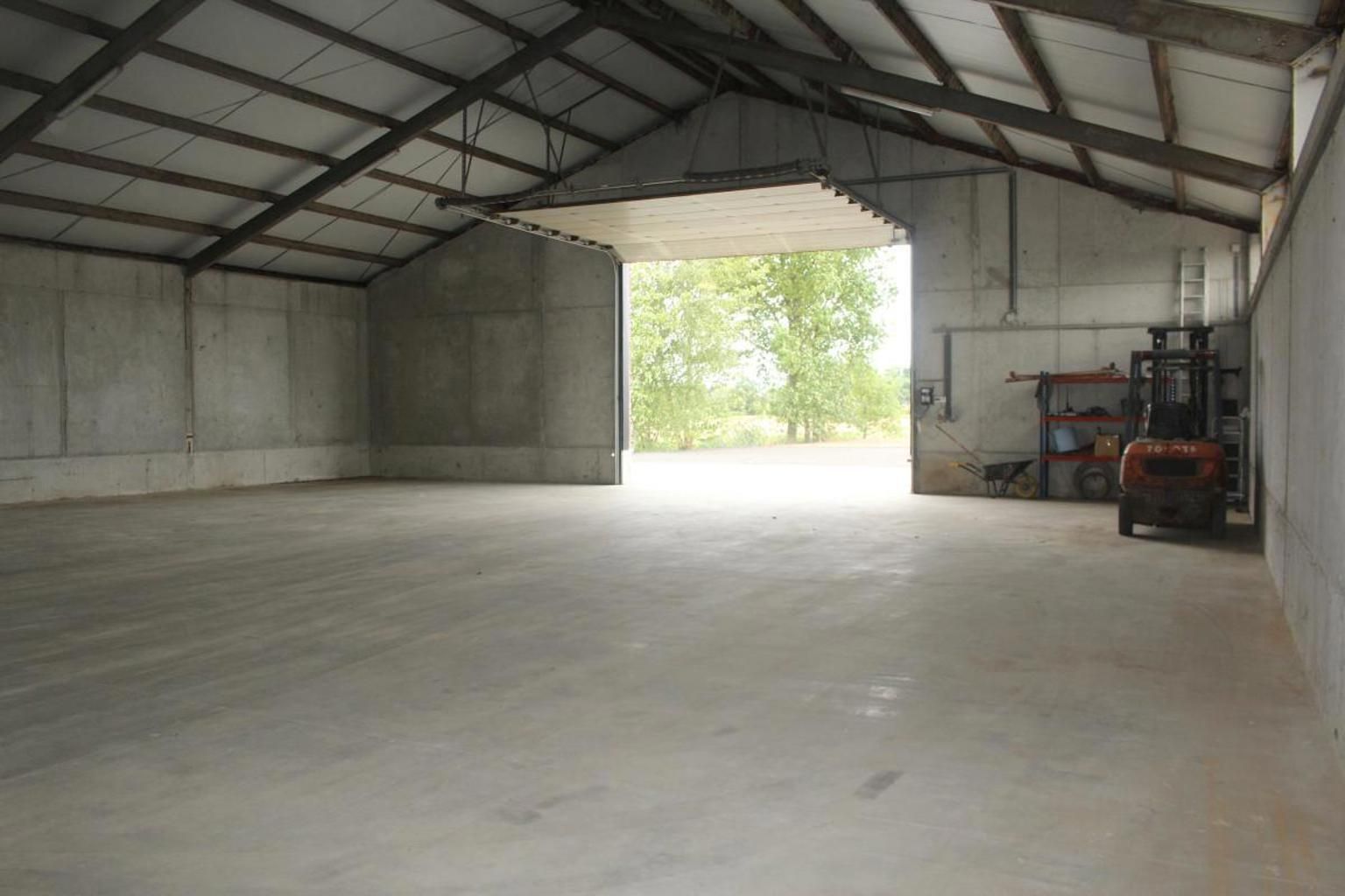 Opslagloods met buitenplein foto 7