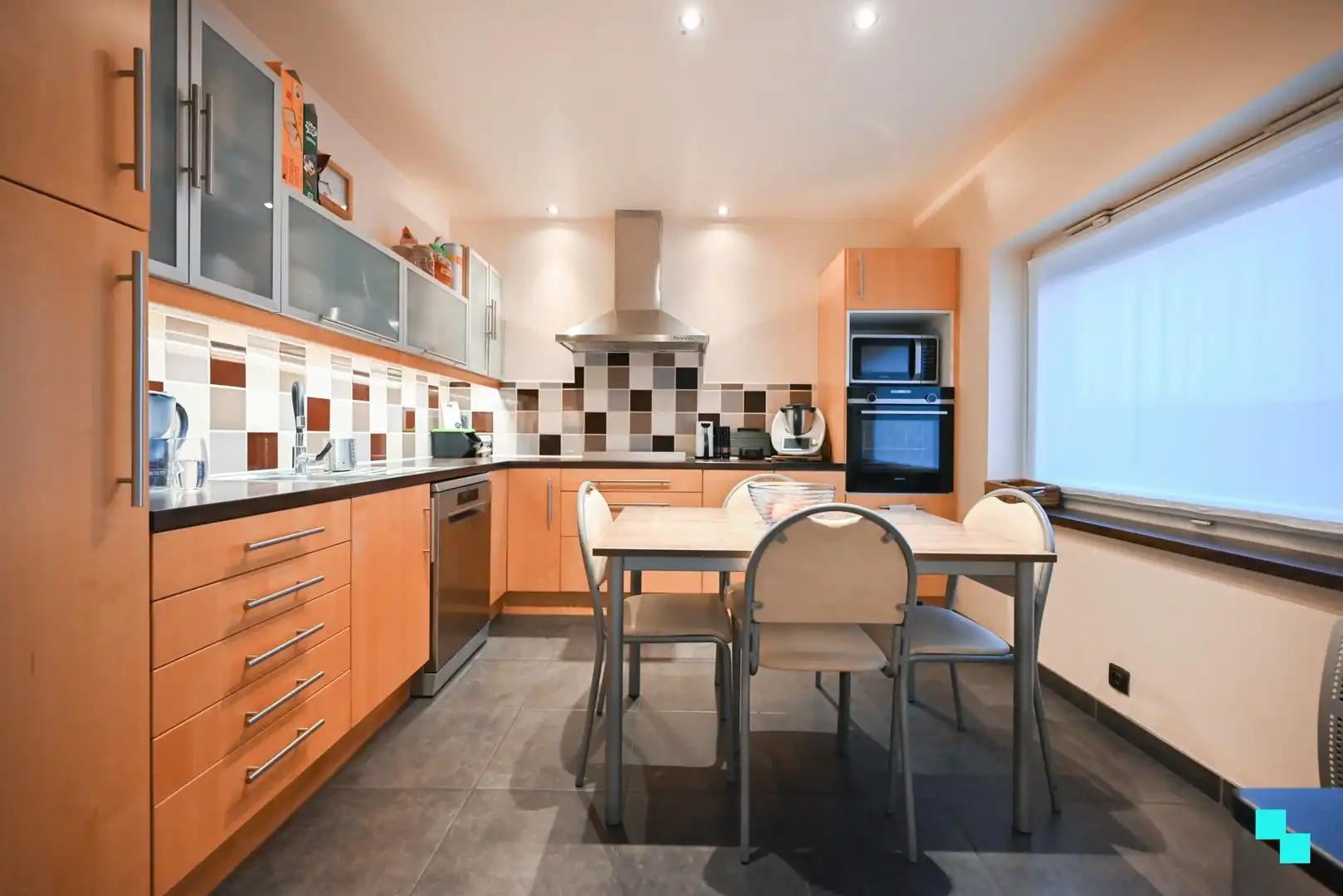 Instapklare ééngezinswoning met vier slaapkamers te Izegem foto 4