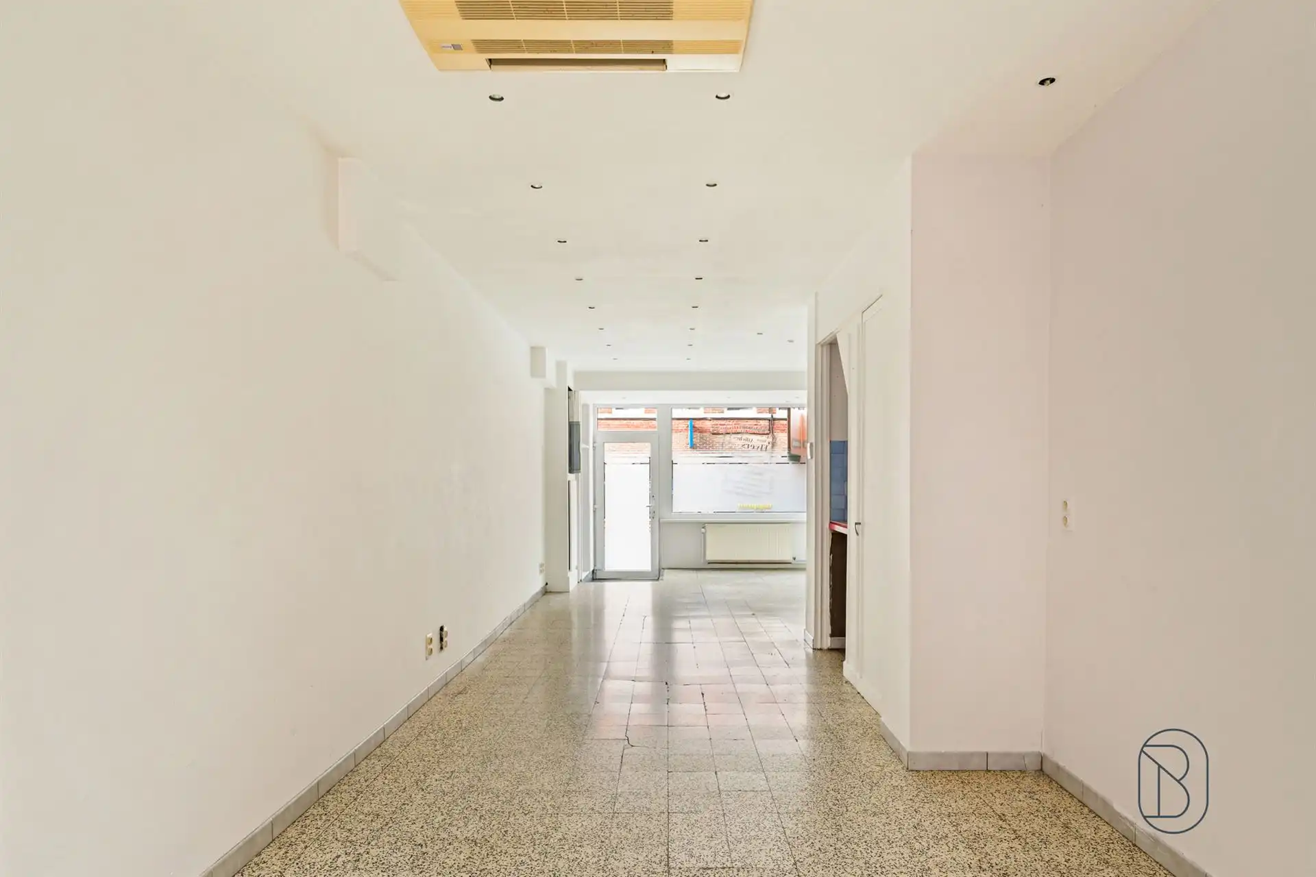 Handelszaak + woonst ideaal gelegen in het centrum! foto 5