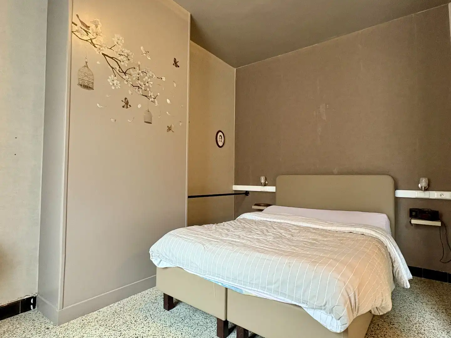 Renovatieproject op 767 m², met garage en uitweg.  foto 6