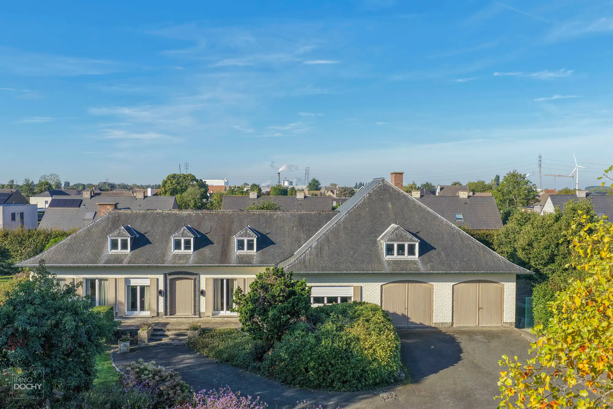 Zeer goed gelegen gelijkvloerse villa op ca. 1.800m² foto {{pictureIndex}}