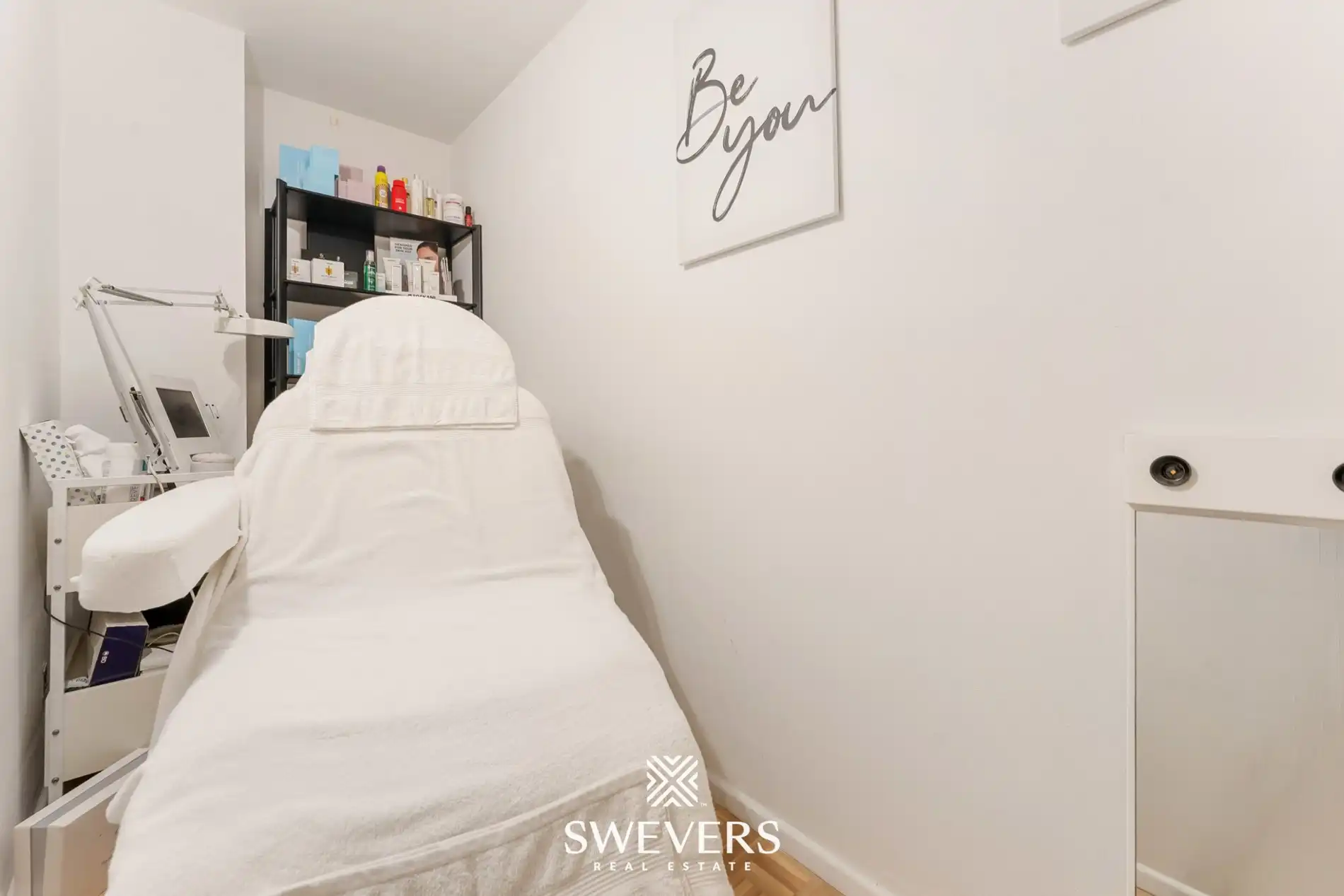 Volledig vernieuwd pareltje met terras, balkon & loods in Riemst foto 15