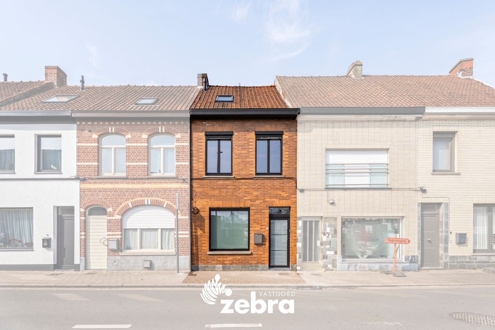 Volledig gerenoveerde woning met 3 slaapkamers en mogelijkheid tot aankoop garage te Izegem! foto 2