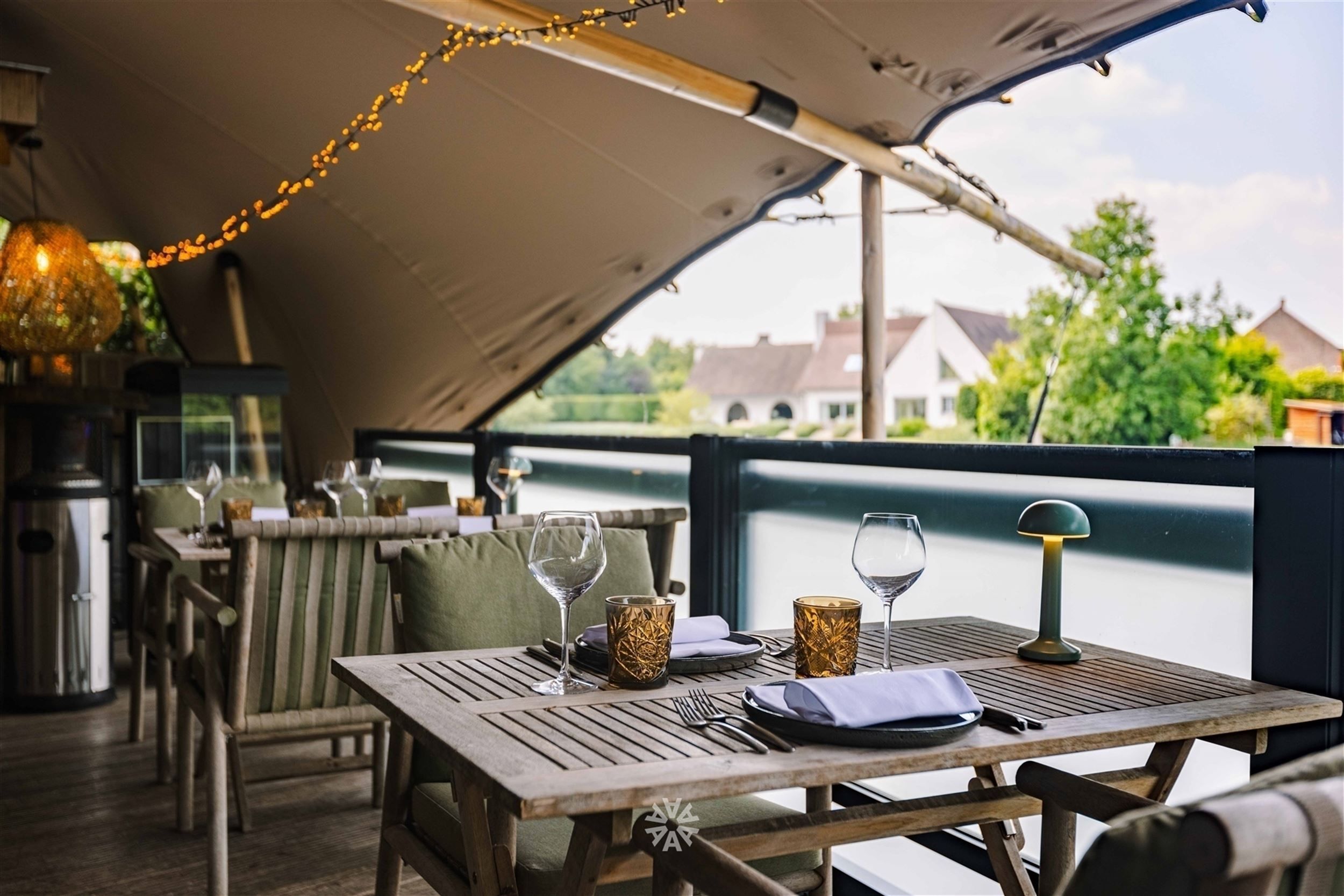 Exclusief restaurant met woonst aan de oevers van de Leie foto 15