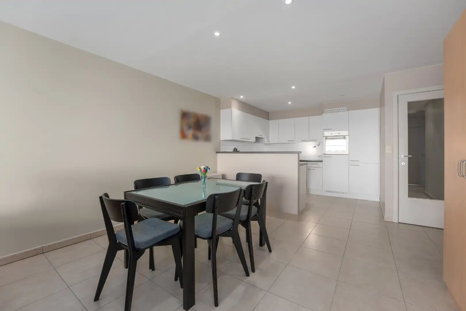 Prachtig en ruim 2 slaapkamerappartement te koop nabij de zeedijk foto 4