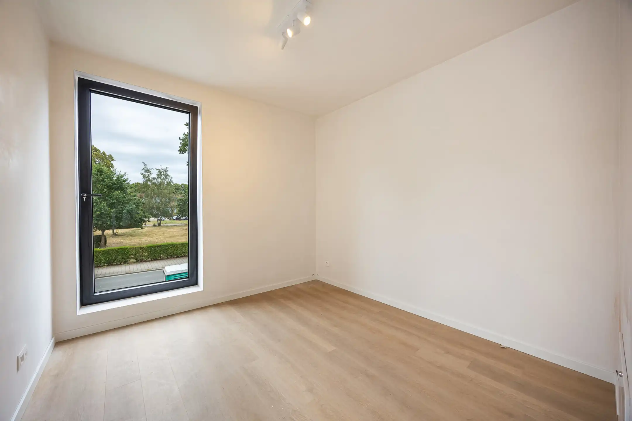 Nieuwbouwwoning met 4 slpks en tuin nabij Nieuwe Kaai. foto 9