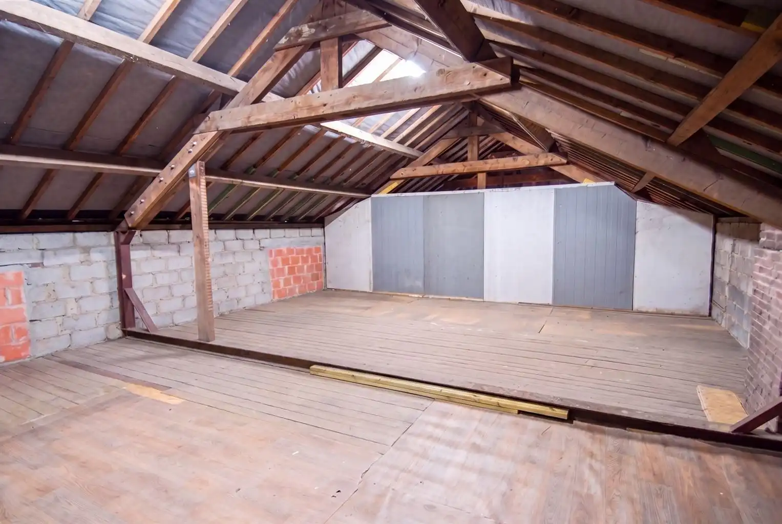 Gelijkvloers appartement met 2 ruime slaapkamers, mooie veranda, tuintje en garage. foto 14