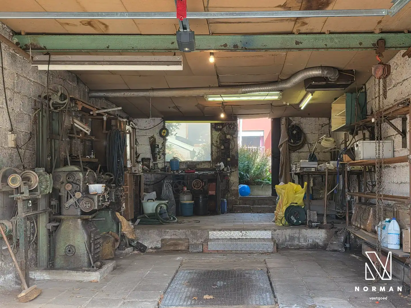 Centraal gelegen woning met uitweg achteraan via grote garage/atelier te Kuurne foto 17