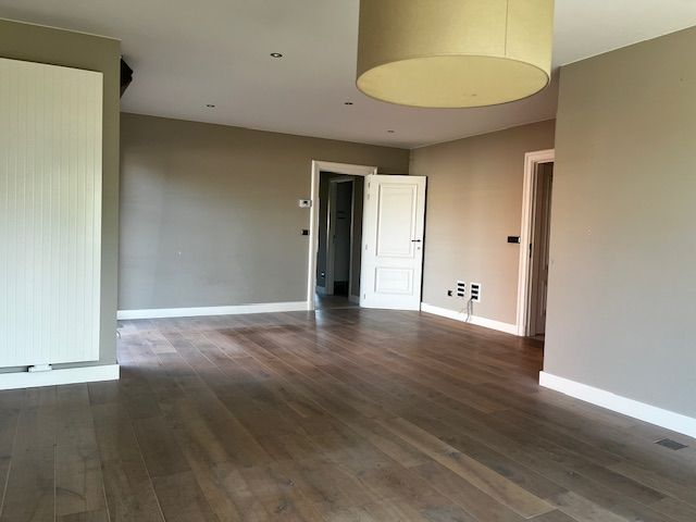 Knap twee slaapkamer appartement met ondergrondse staanplaats foto 2