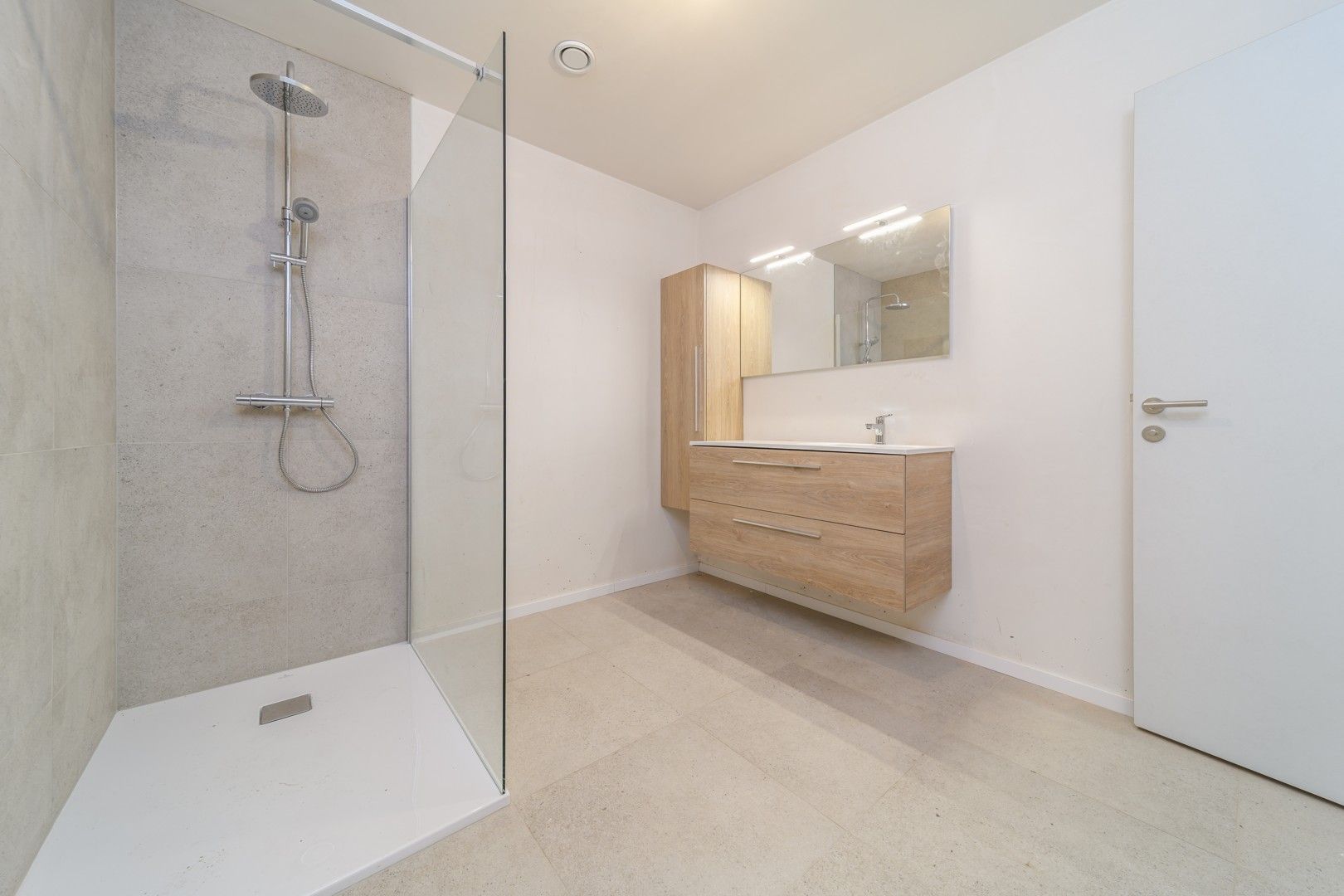 Gesloten nieuwbouwwoning met tuin te Mere foto 9