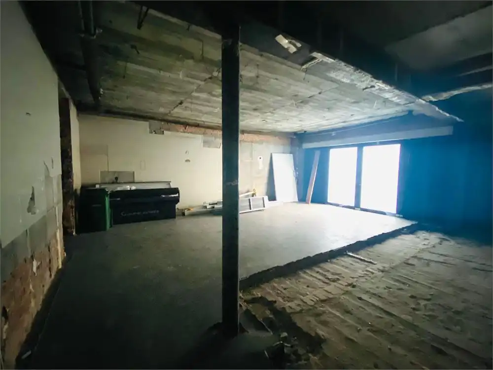 IN OPTIE - RUIM handelspand in het centrum van Hove foto 12