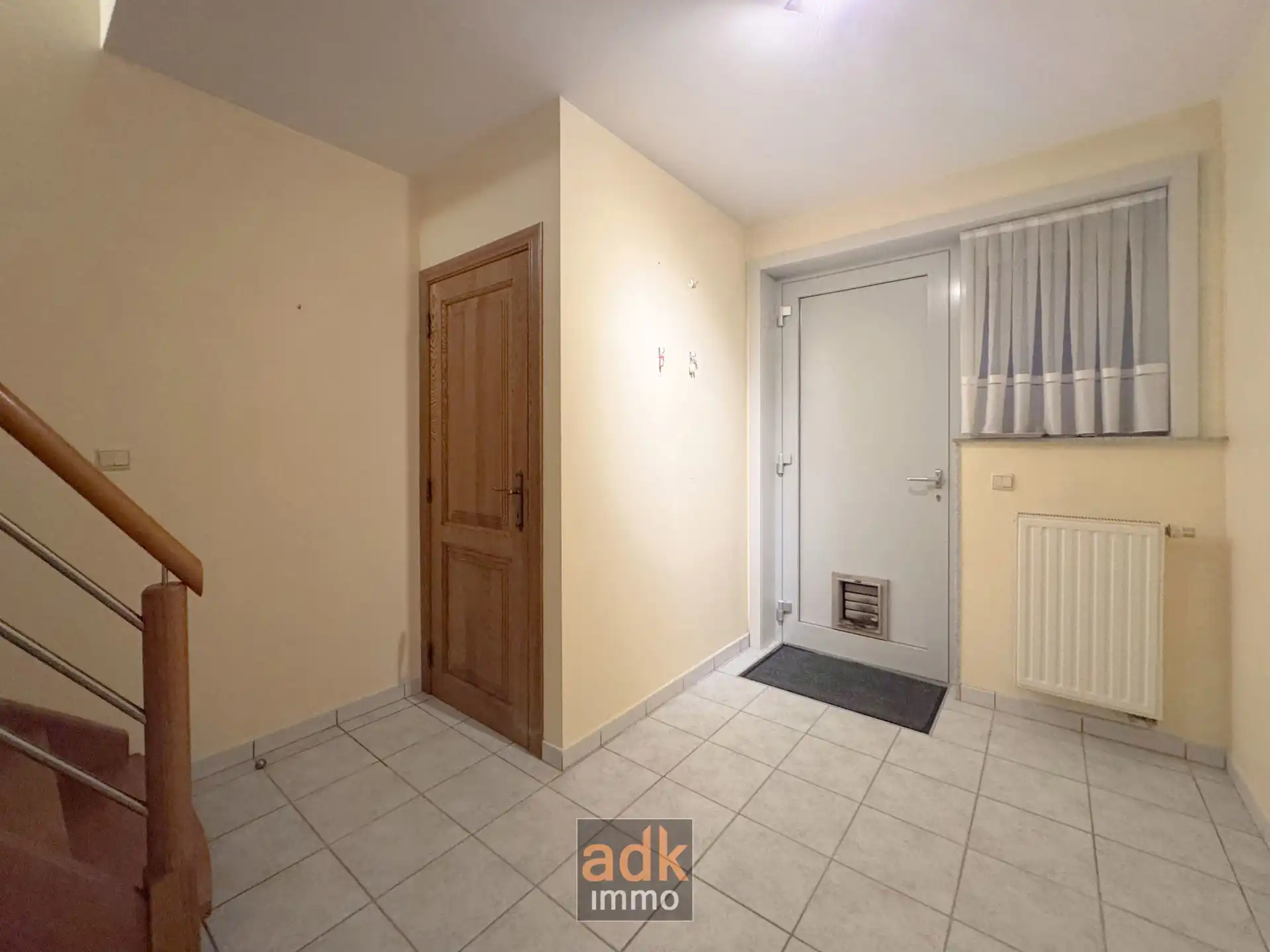 Te koop: Instapklare woning met garage, zonnige tuin & privacy – Noordhoekstraat 10, Adinkerke foto 3