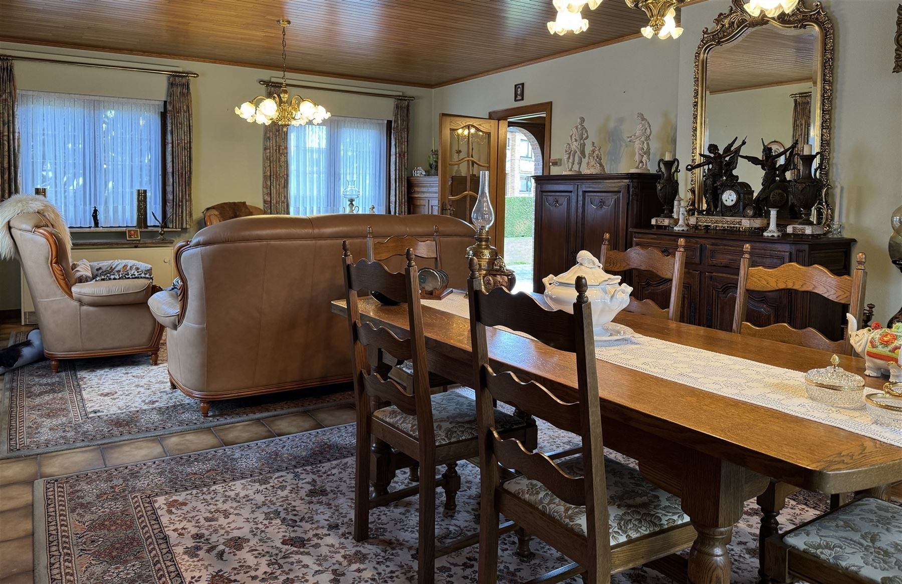 Ruime woning met drie slaapkamers en grote veranda foto 4