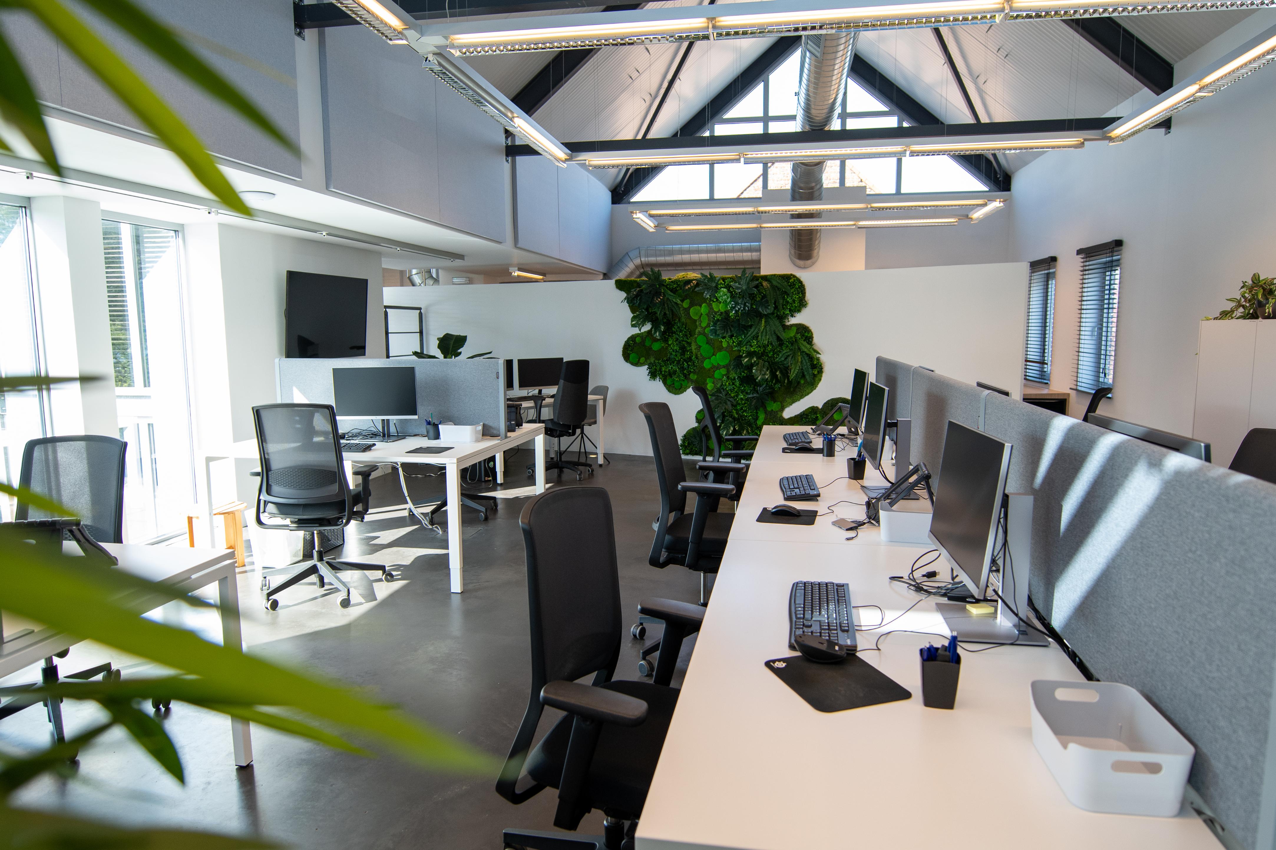 LUXE BEMEUBELDE KANTOREN MET PARKING foto 5