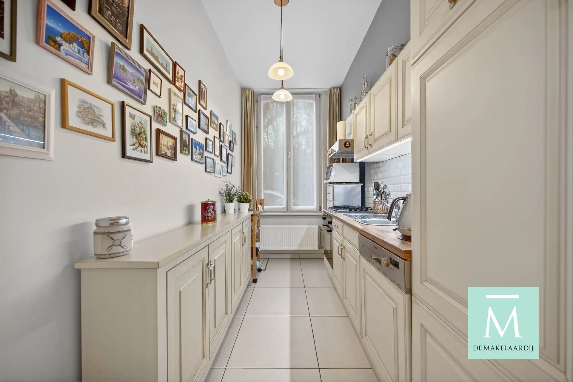 Instapklare woning met 3 slaapkamers en gezellig stadstuintje op toplocatie! foto 3