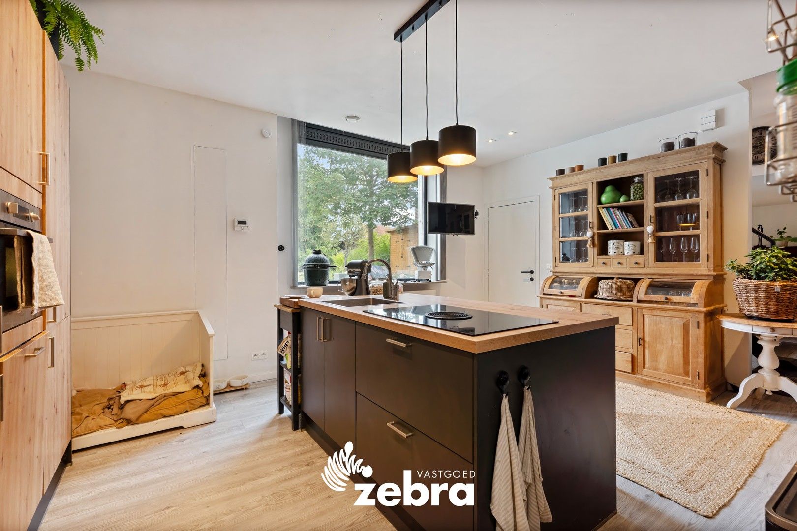 Ruime gerenoveerde woning met 3 slaapkamers en prachtige tuin te Ledegem! foto 6