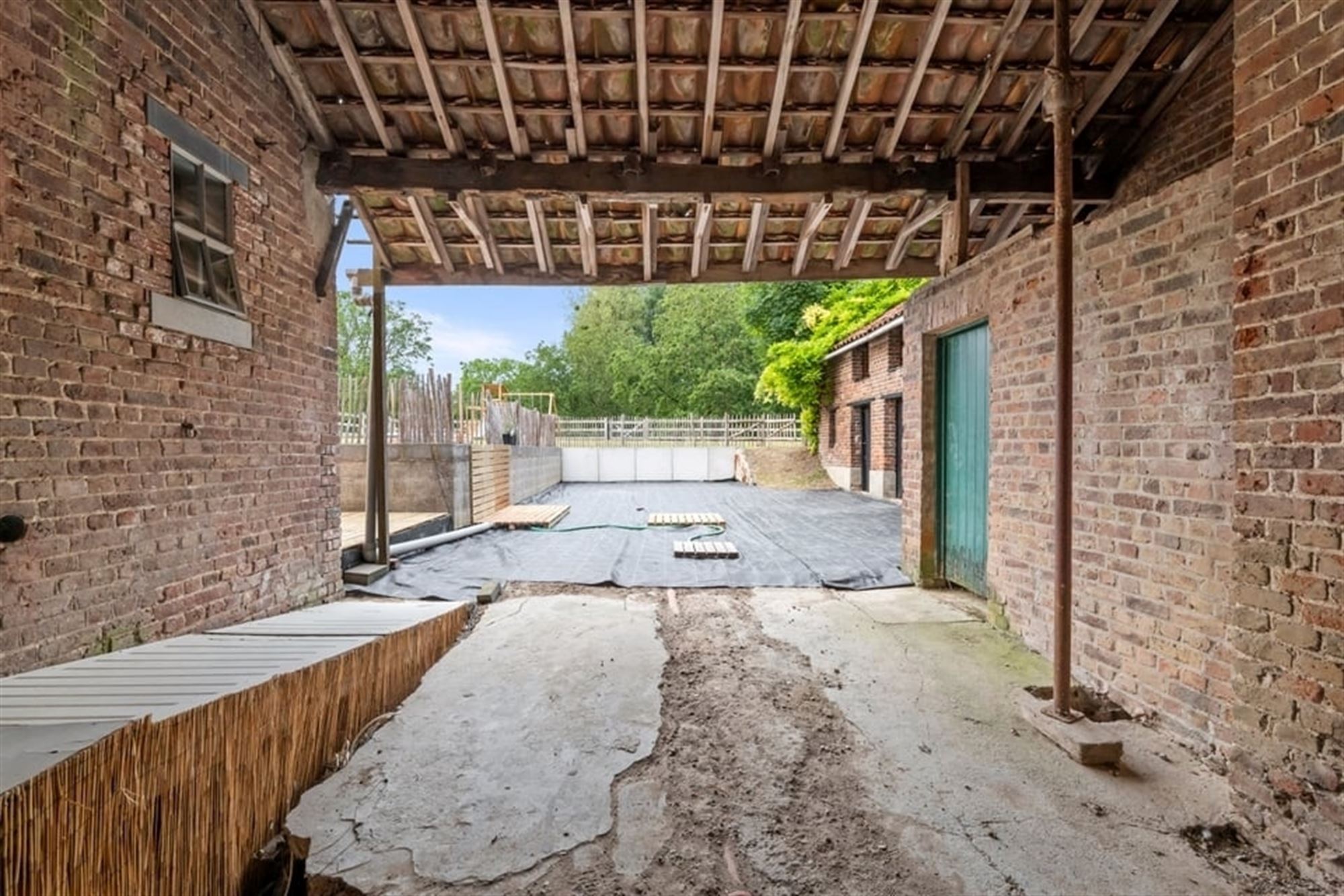 AUTHENTIEKE WONING MET RUIME SCHUUR EN VEEL POTENTIEEL IN TONGEREN  foto 12