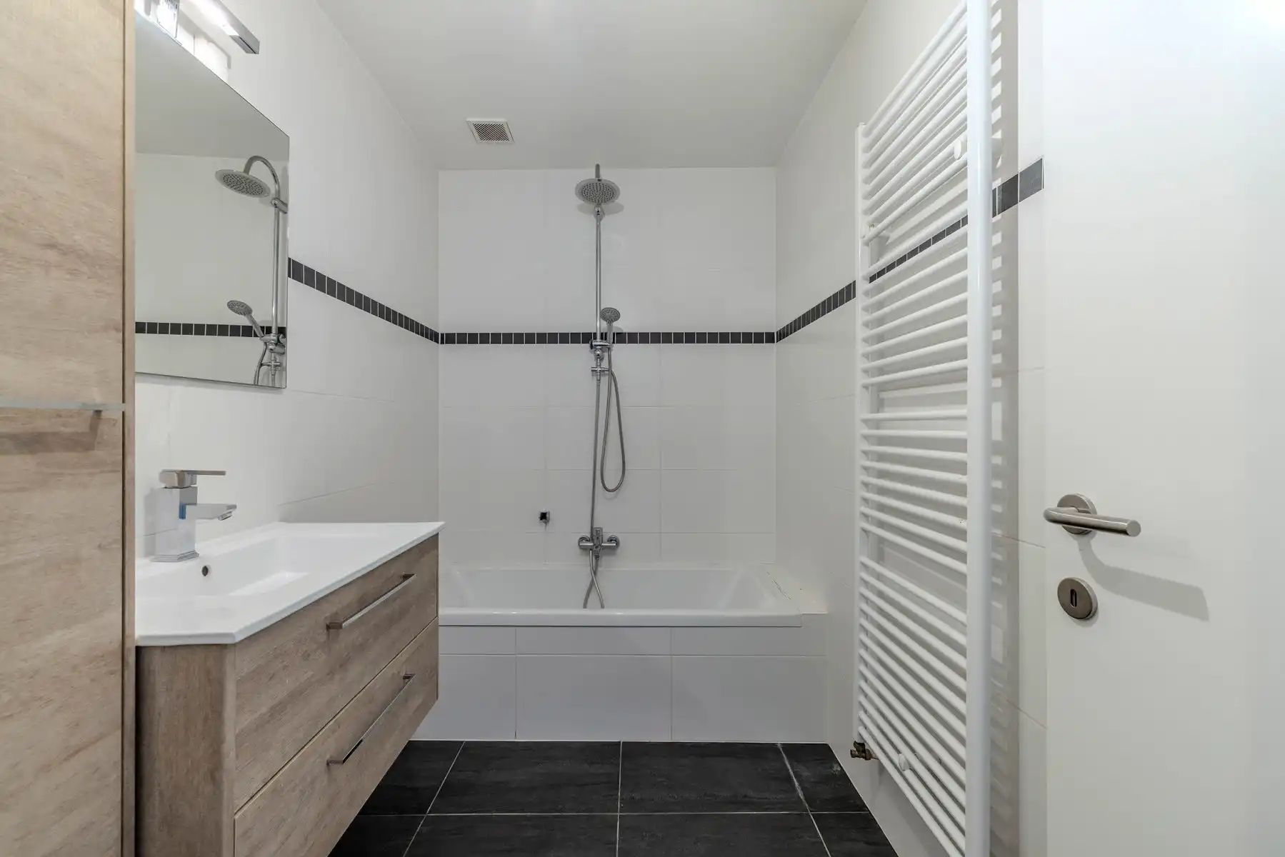 Instapklaar gelijkvloers appartement (97 m²) + parkeerplaats foto 9