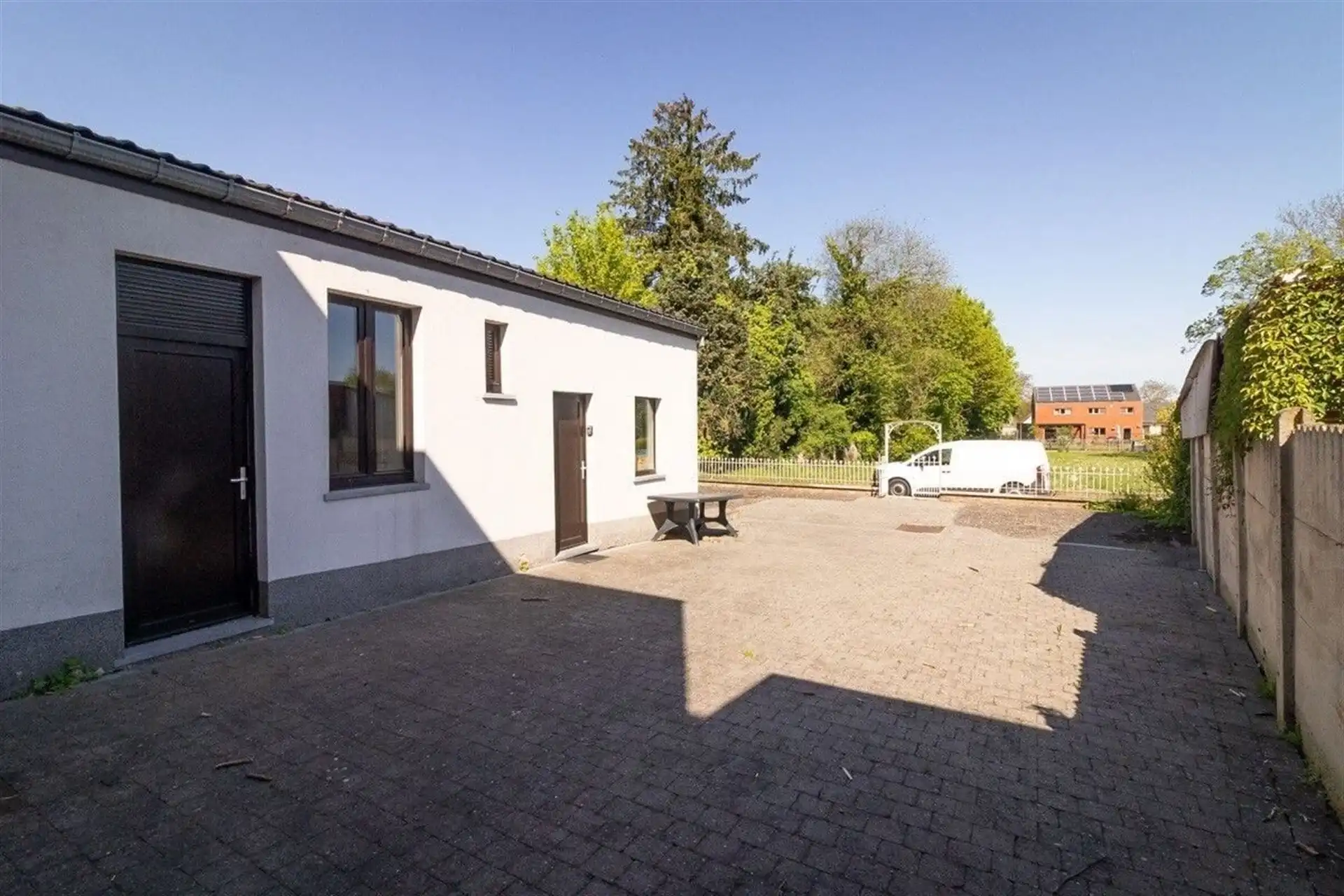 Gelijkvloers handelspand met bovenliggend appartement foto 16