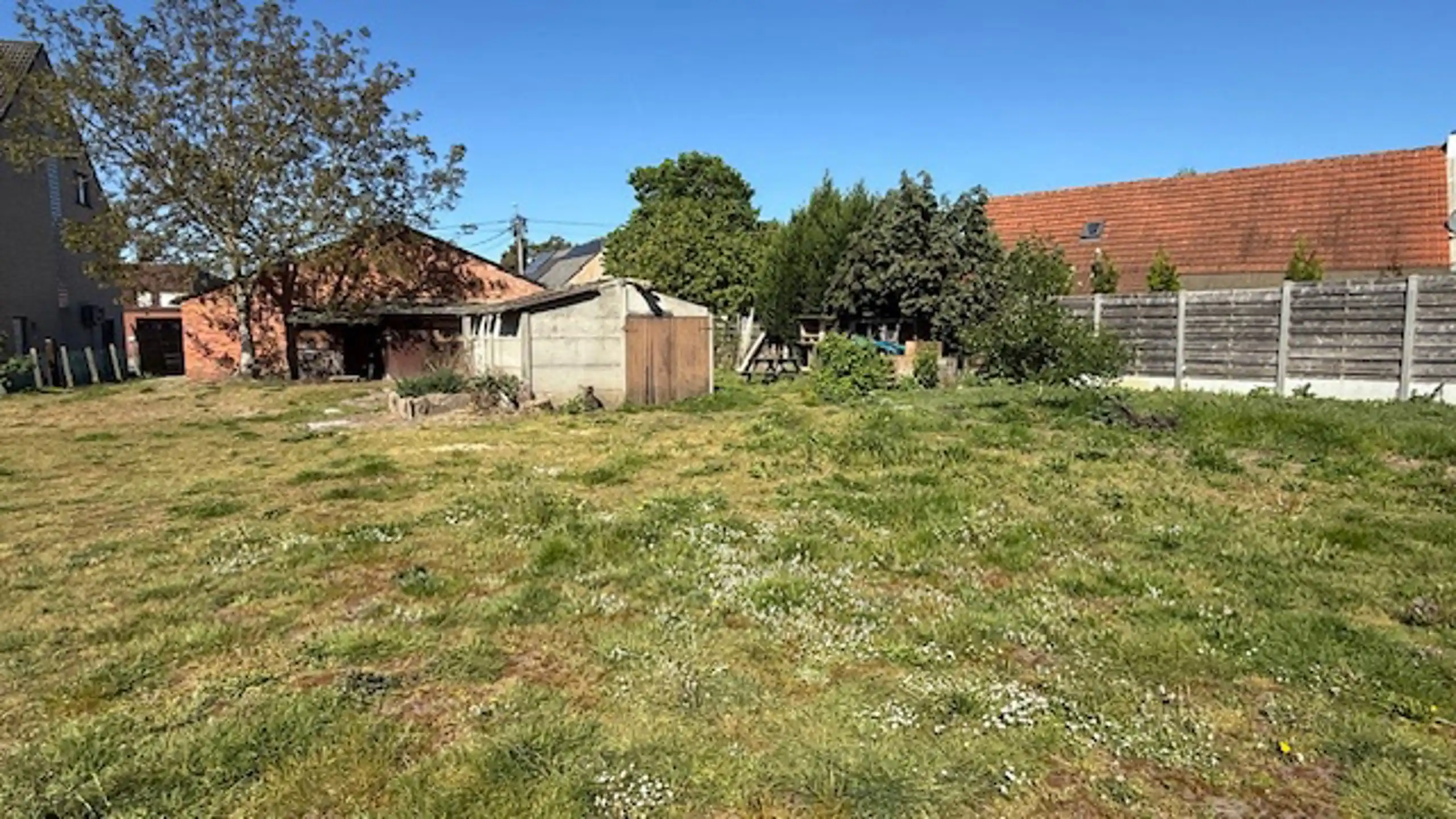 Te renoveren woning in een rustige en groene omgeving foto 10