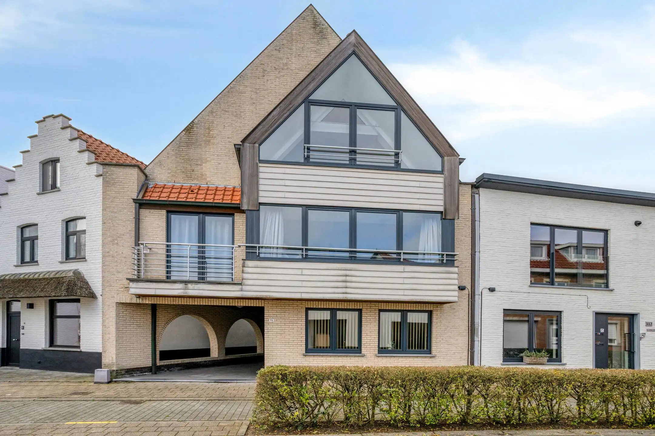 Opbrengsteigendom te koop in het centrum van Knokke foto {{pictureIndex}}