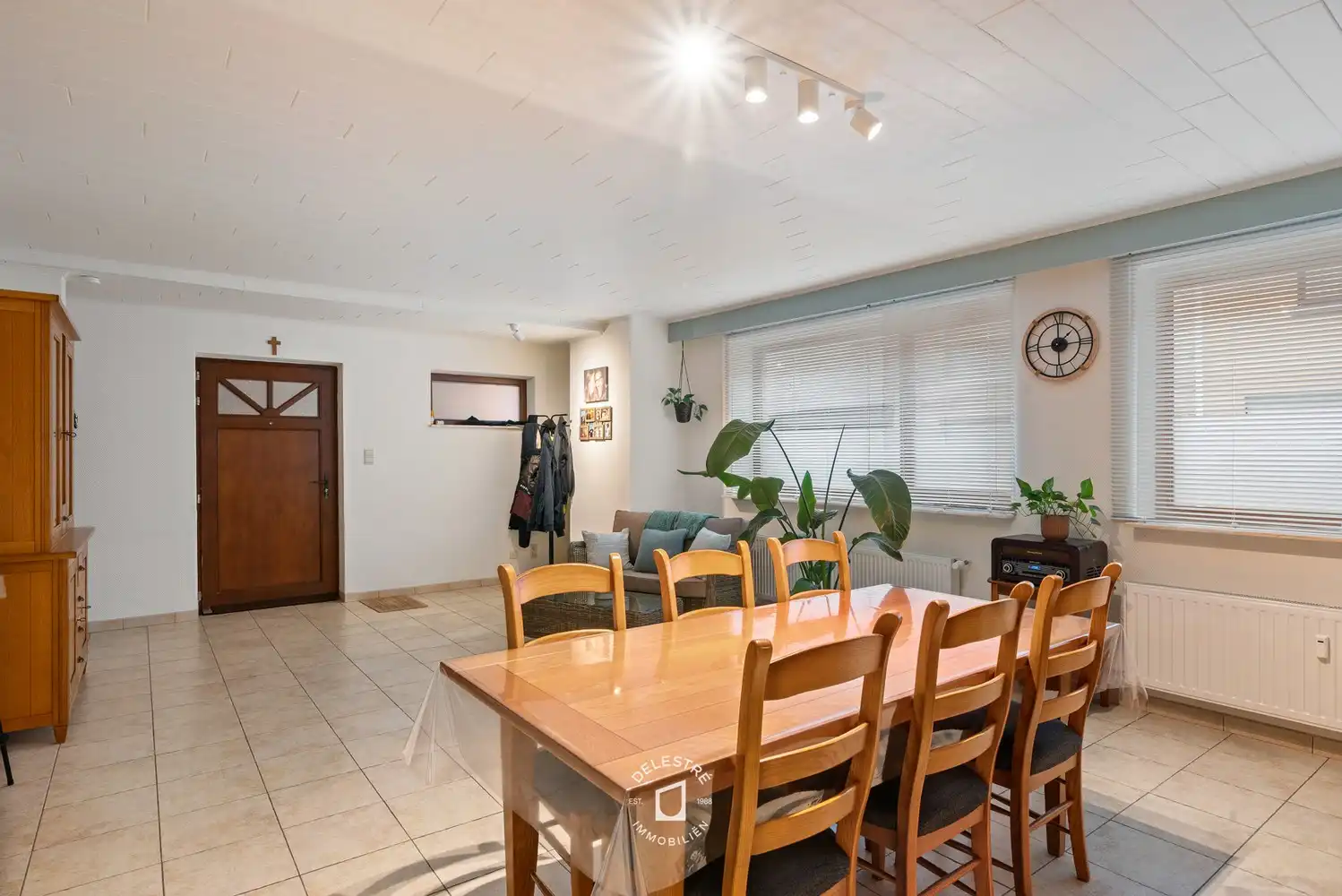 Kwalitatief verhuurde investeringseigendom 5 APP. EN 5 GARAGES in het centrum van Ninove foto 6