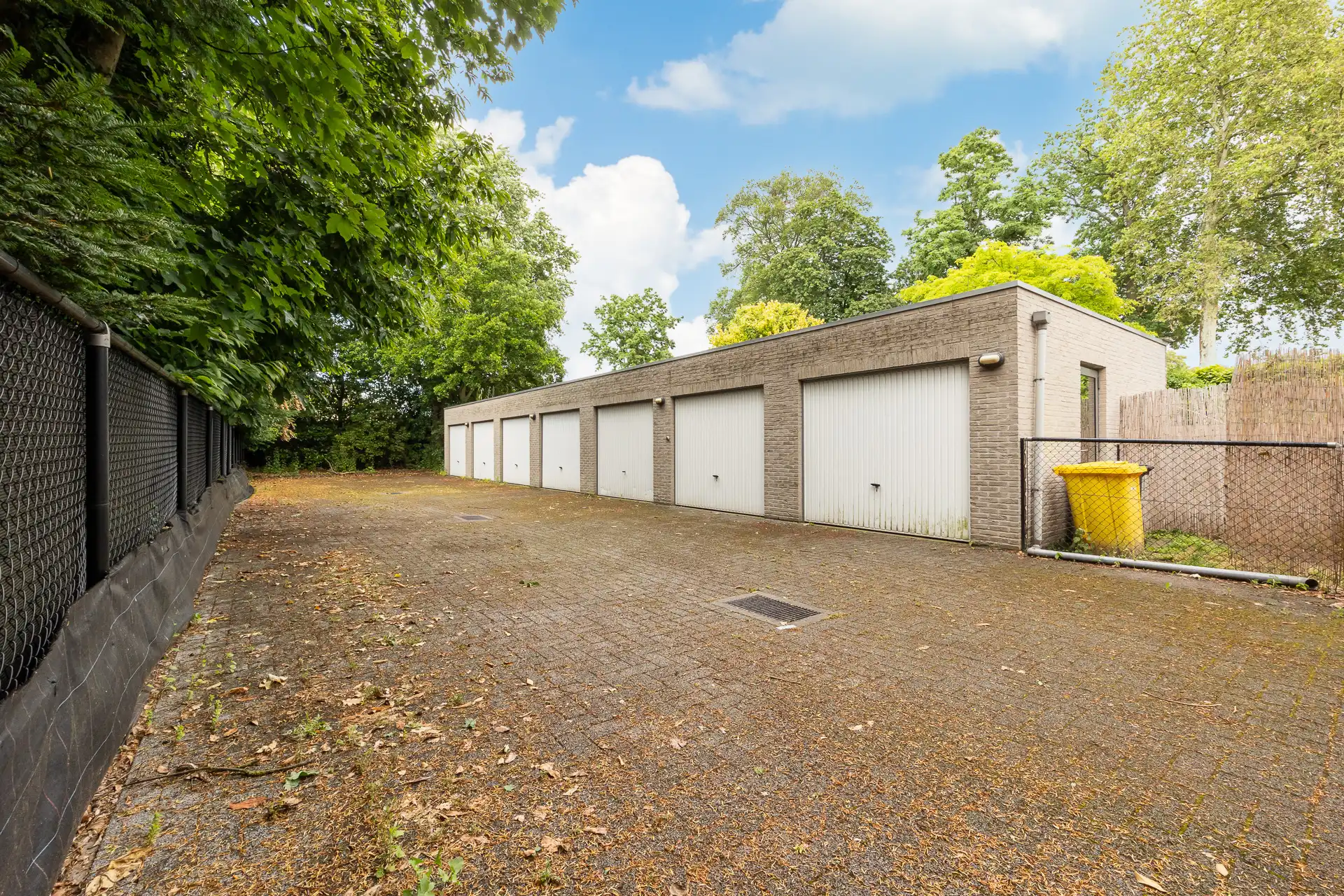 Kwalitatief gelijkvloers appartement (2012) met tuin foto 17
