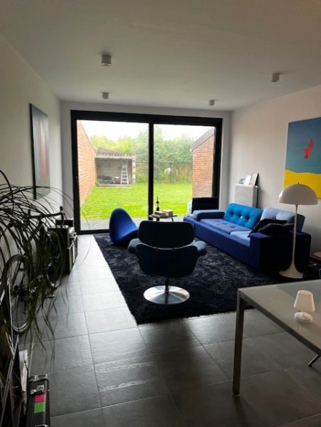 Aangename woning met tuin foto {{pictureIndex}}
