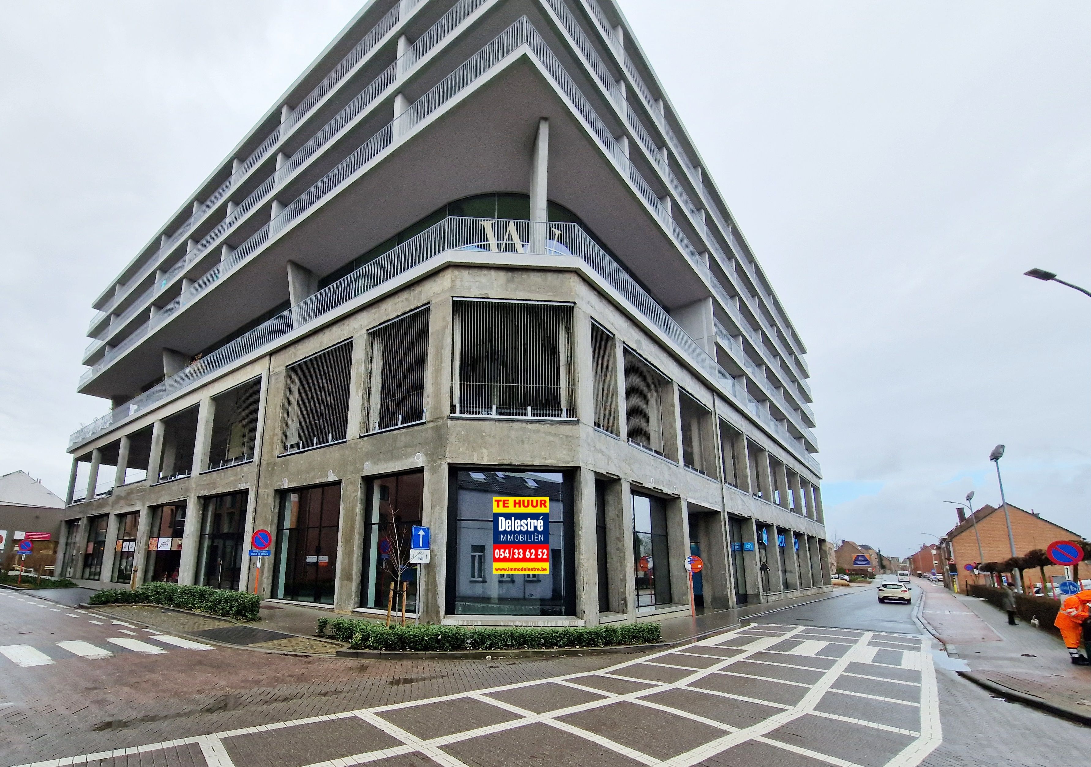 COMMERCIËLE NIEUWBOUWRUIMTES TE HUUR  foto {{pictureIndex}}