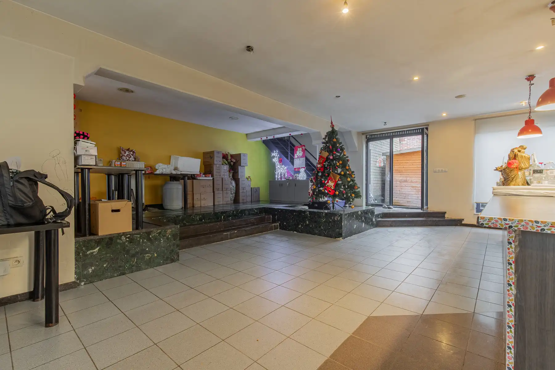 Ruim handelspand op commerciële locatie foto 3