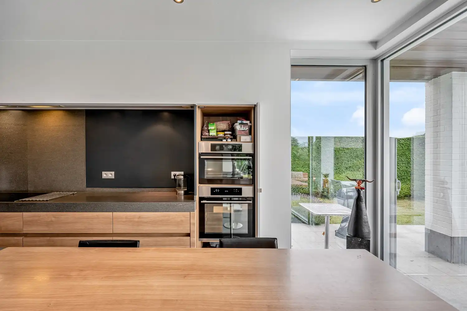 Exclusieve villa met zwembad en adembenemende polderzichten foto 12